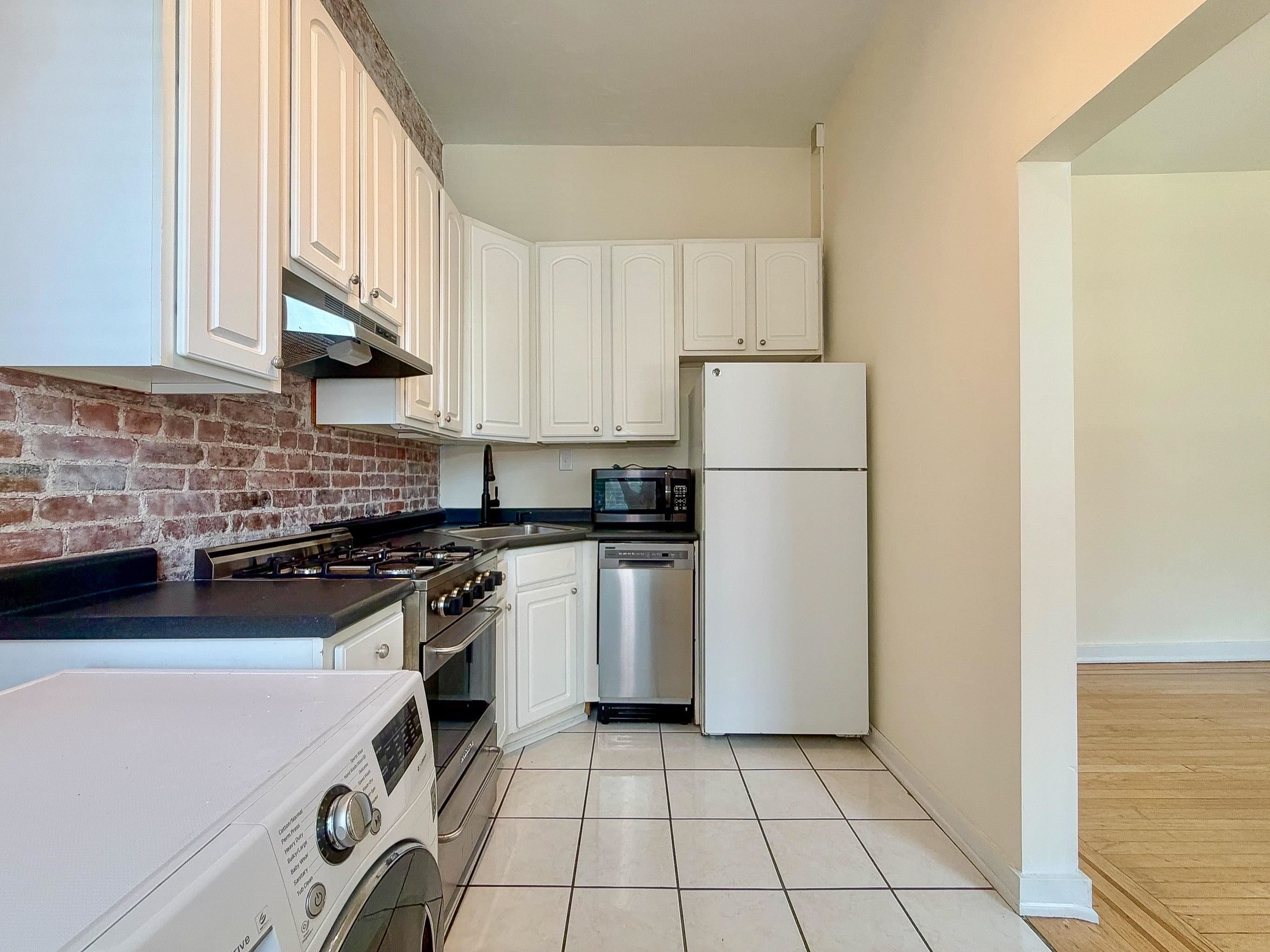 740 WASHINGTON ST Unit: Apt 2