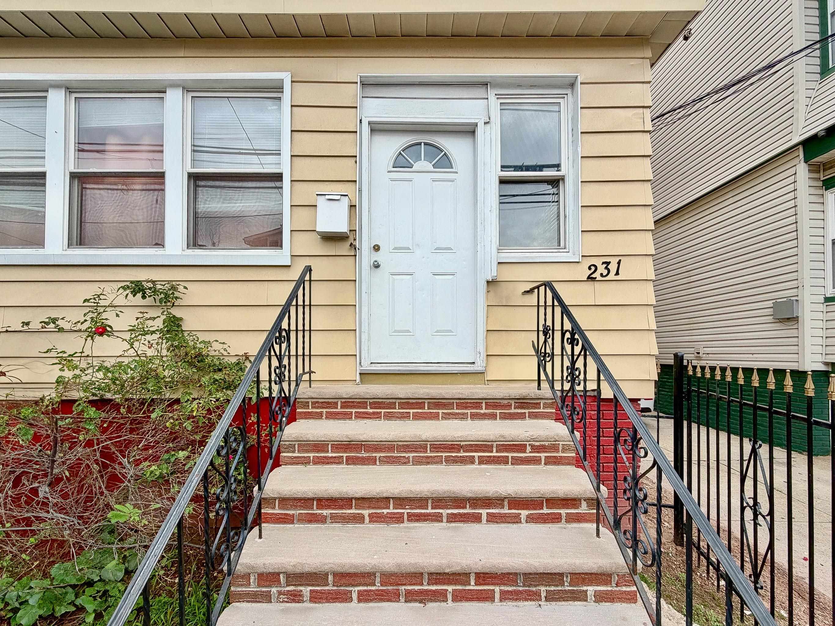 231 MYRTLE AVE