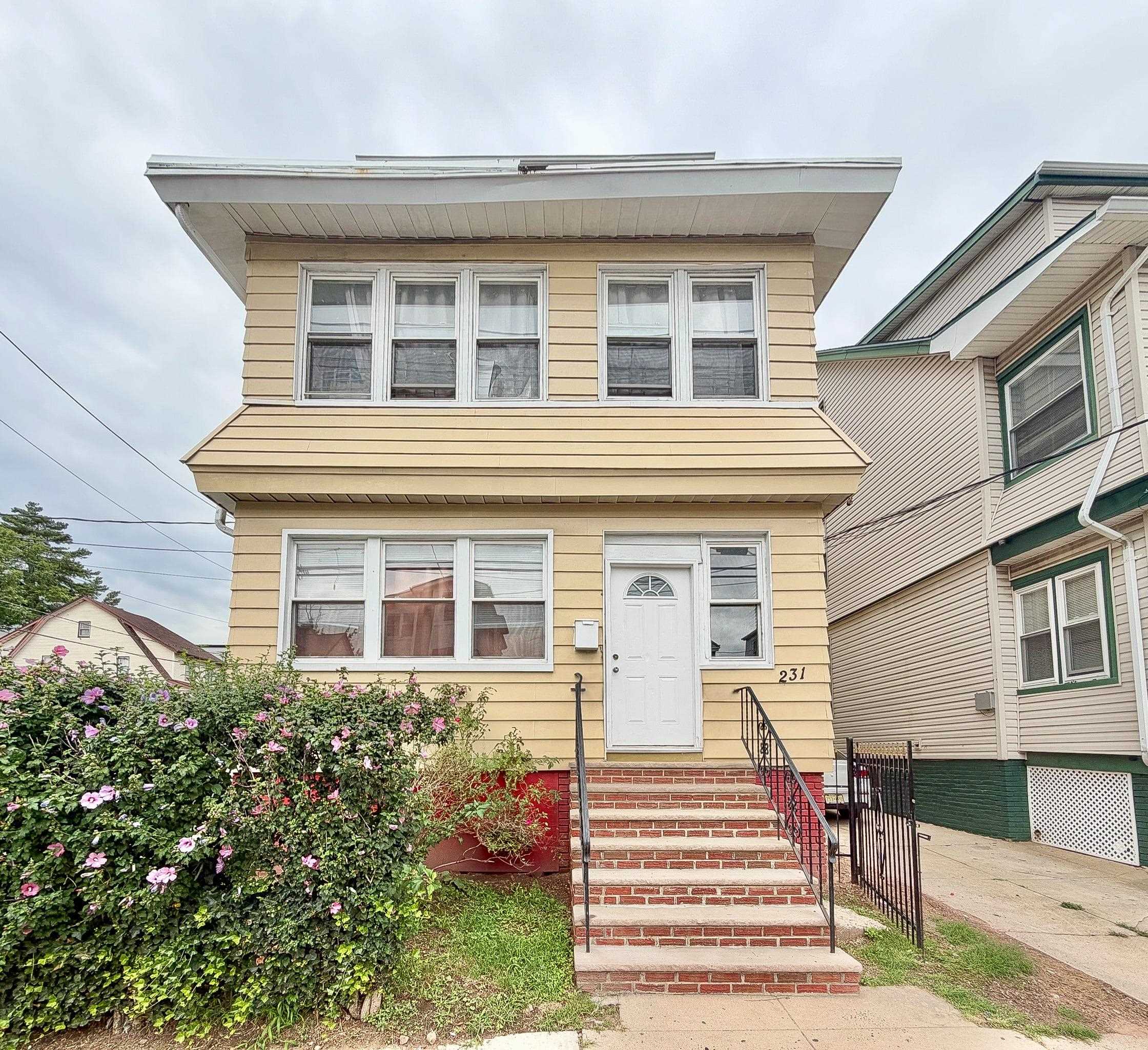 231 MYRTLE AVE