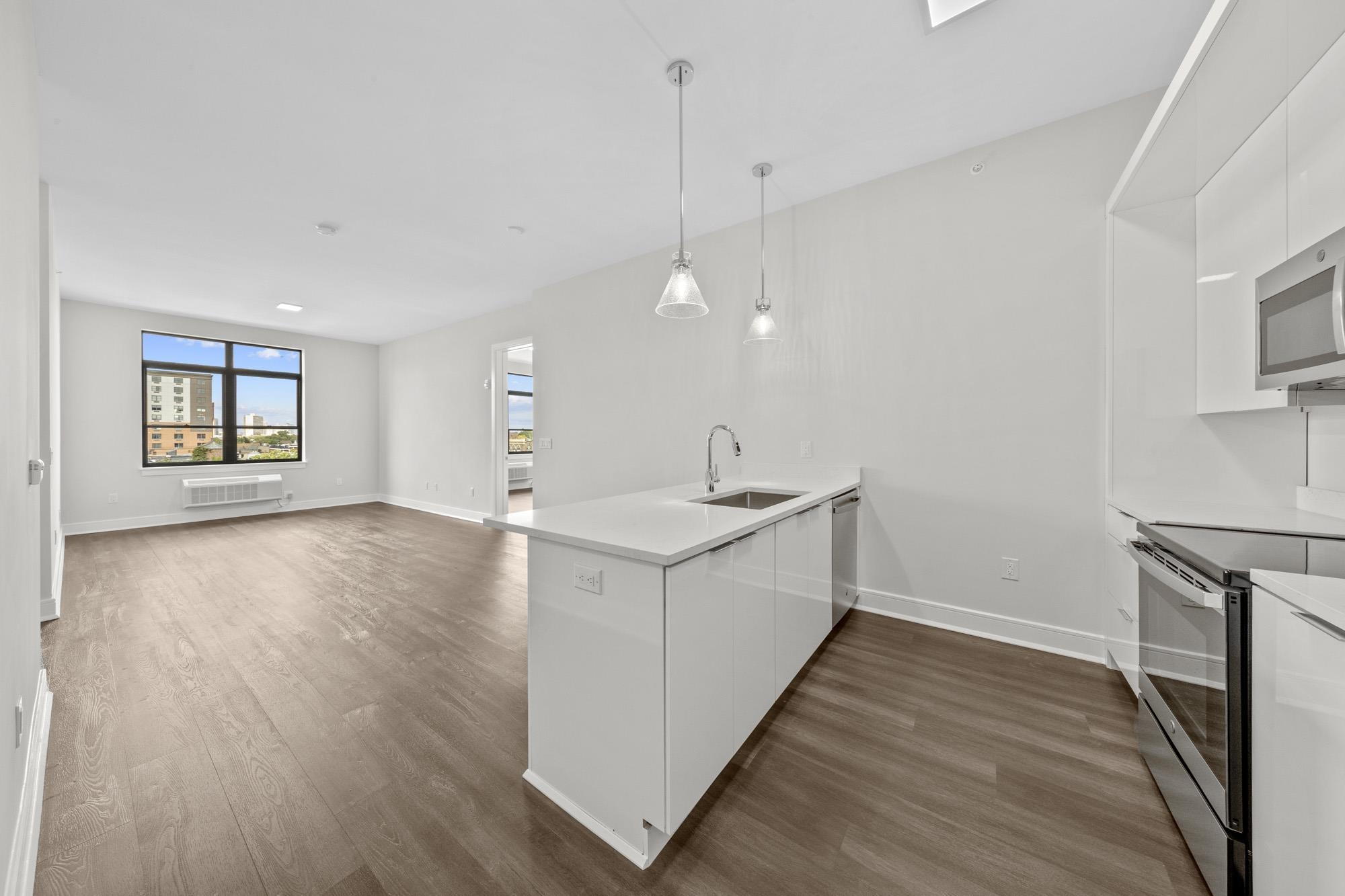 121 34TH ST Unit: 402