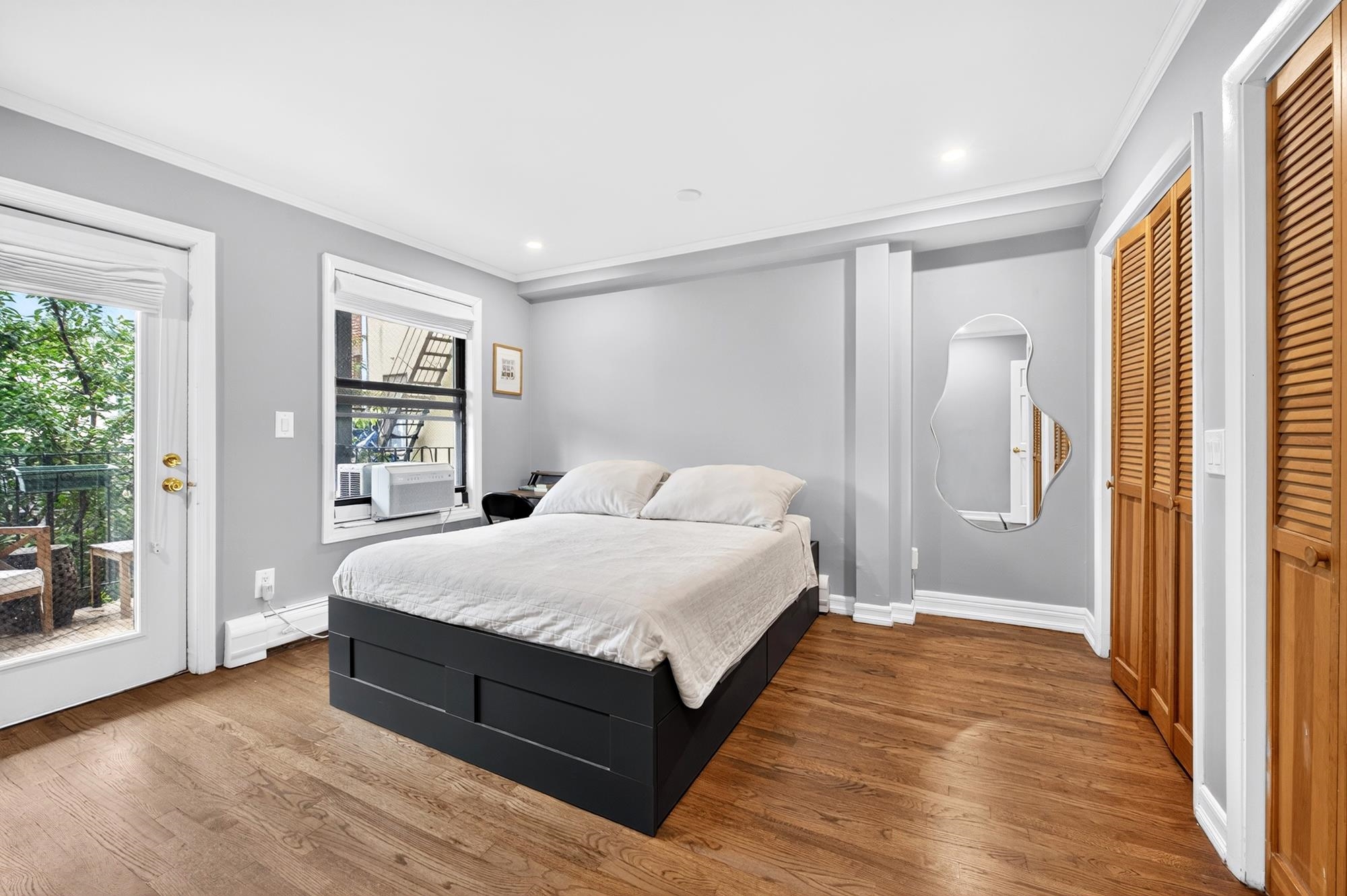 205 PARK AVE Unit: 5