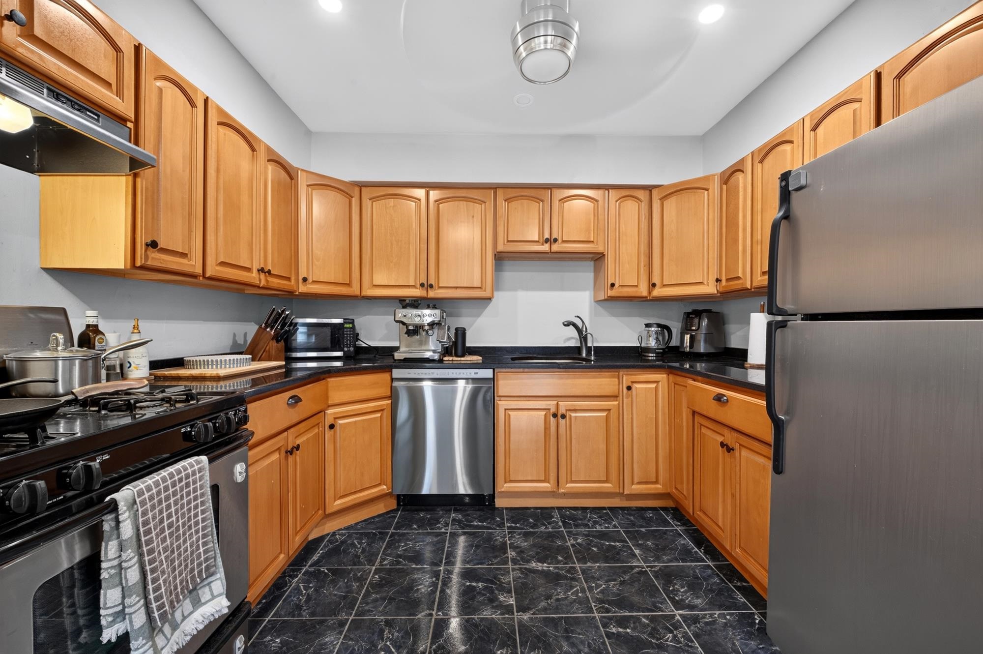 205 PARK AVE Unit: 5