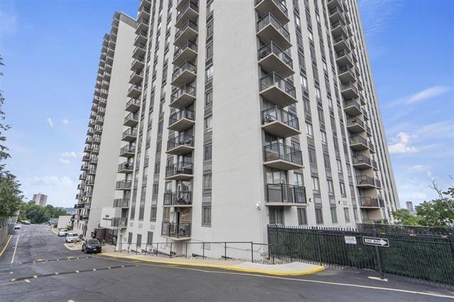100 MANHATTAN AVE Unit: 2313