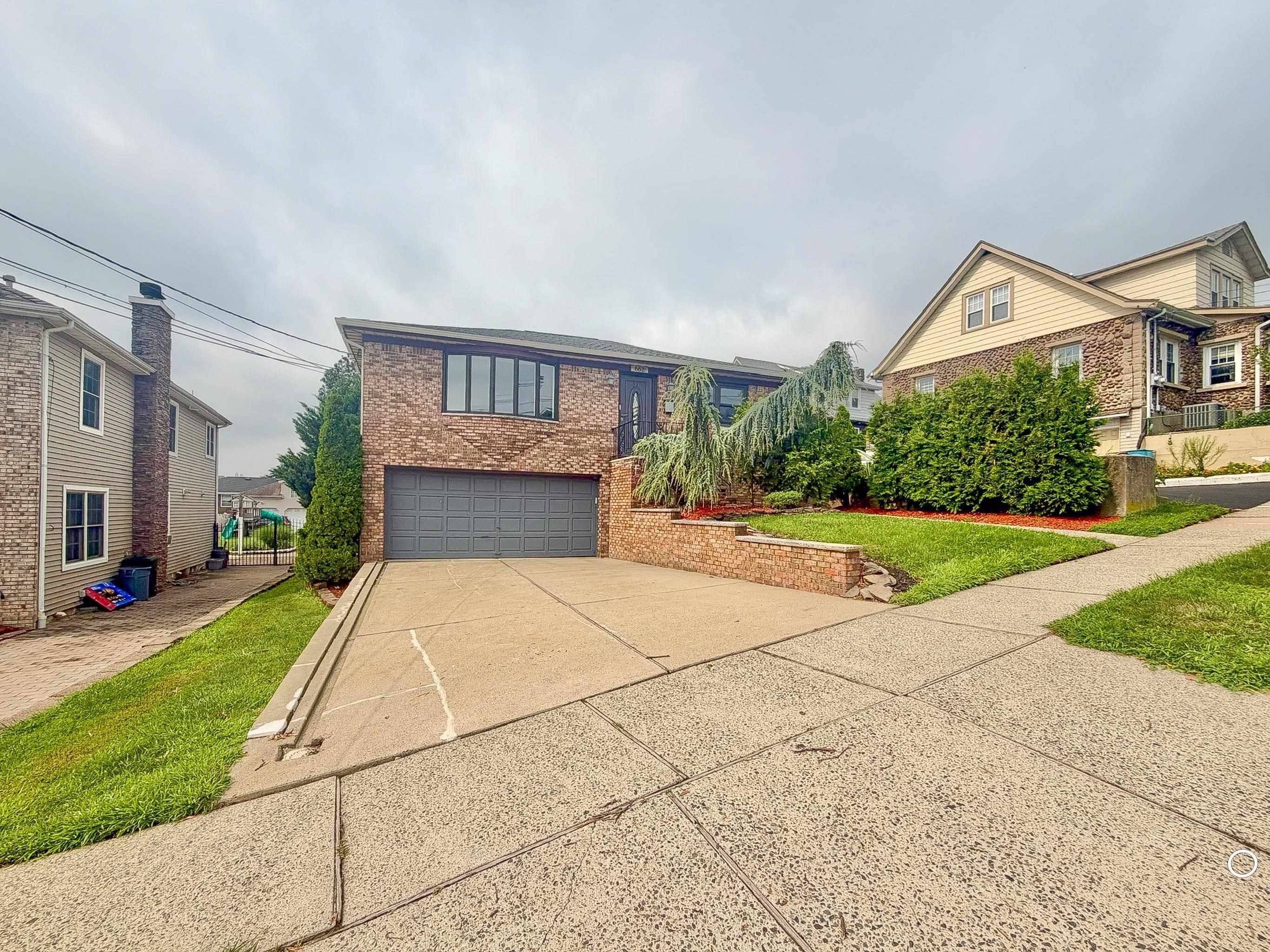 662 TEN EYCK AVE