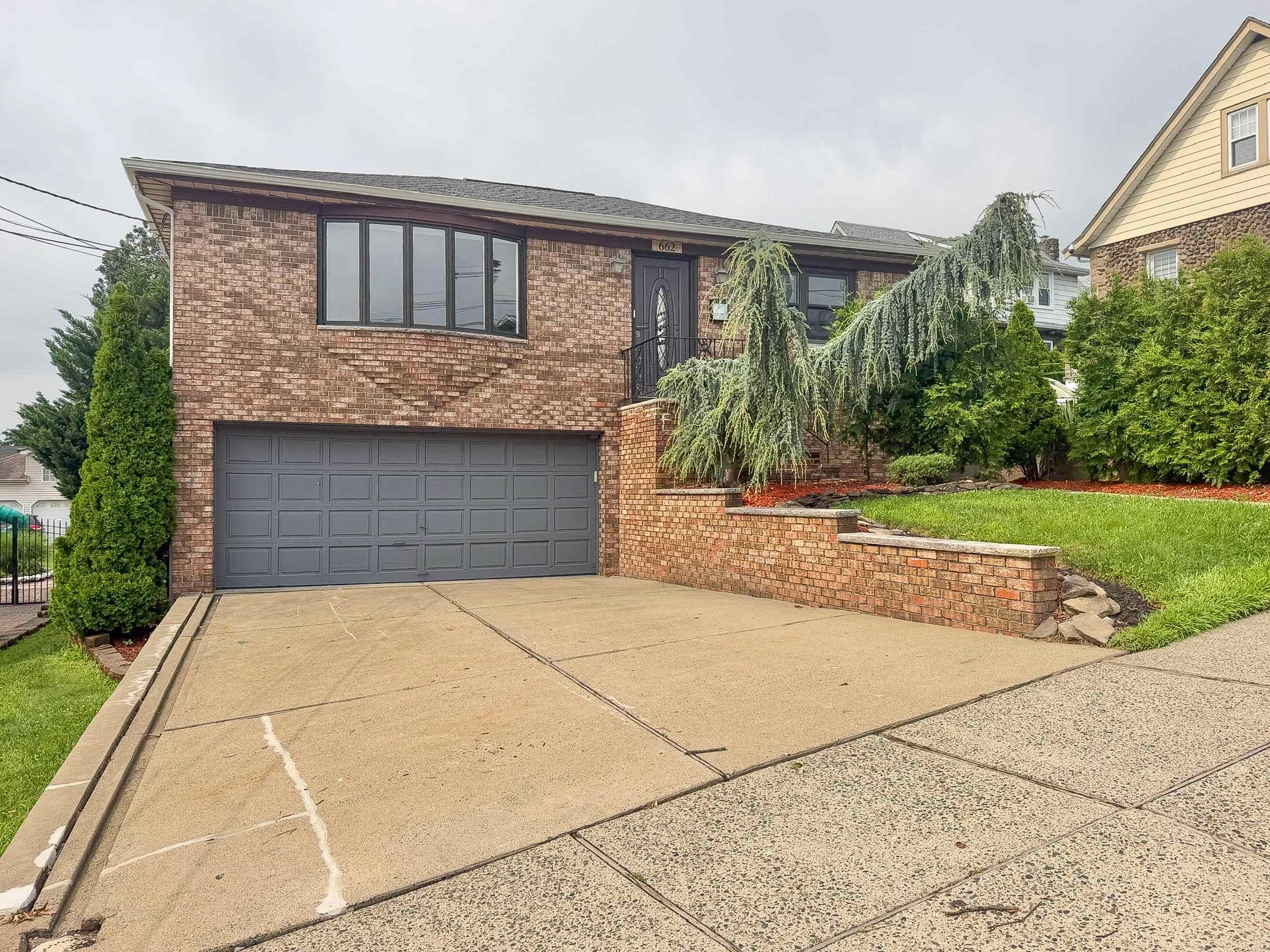 662 TEN EYCK AVE