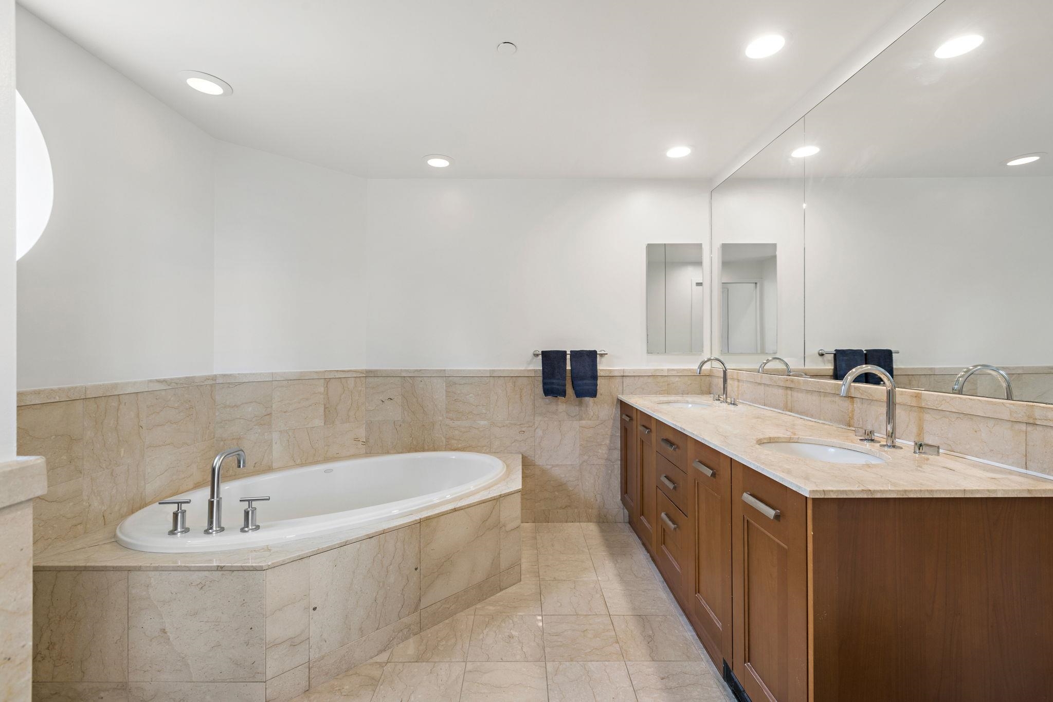 8100 RIVER RD Unit: 810