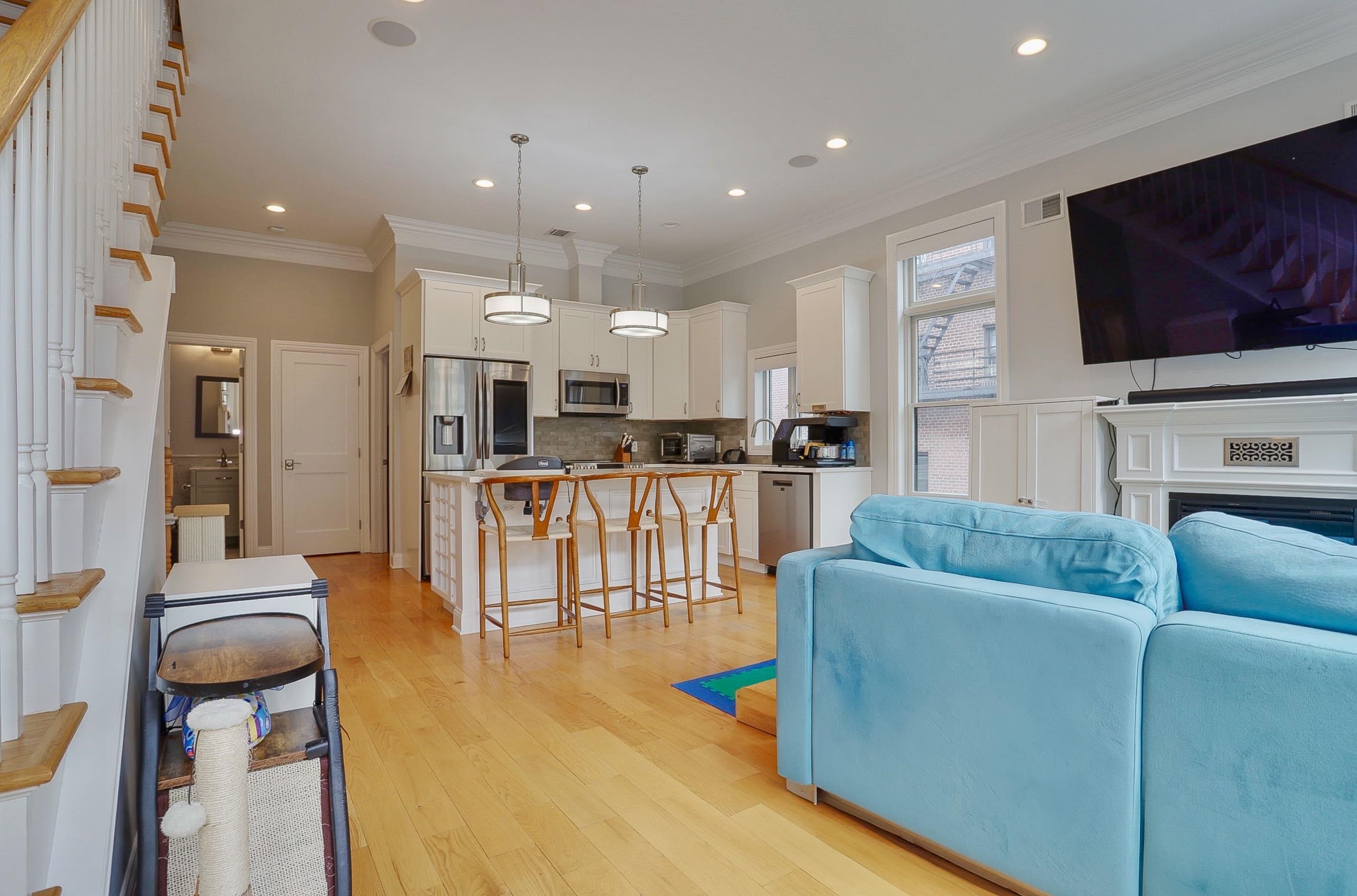 210 NORTH ST Unit: 1