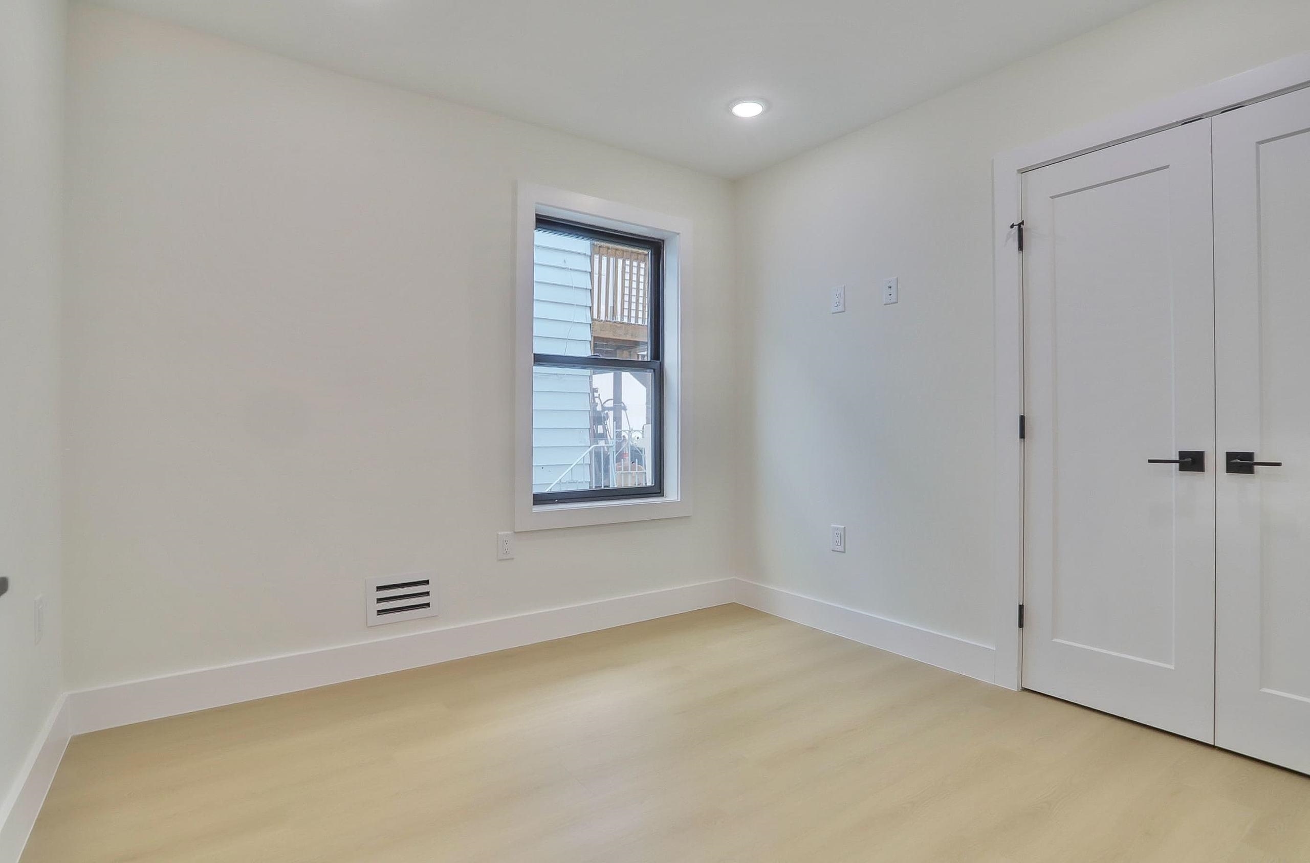 182 COLUMBIA AVE