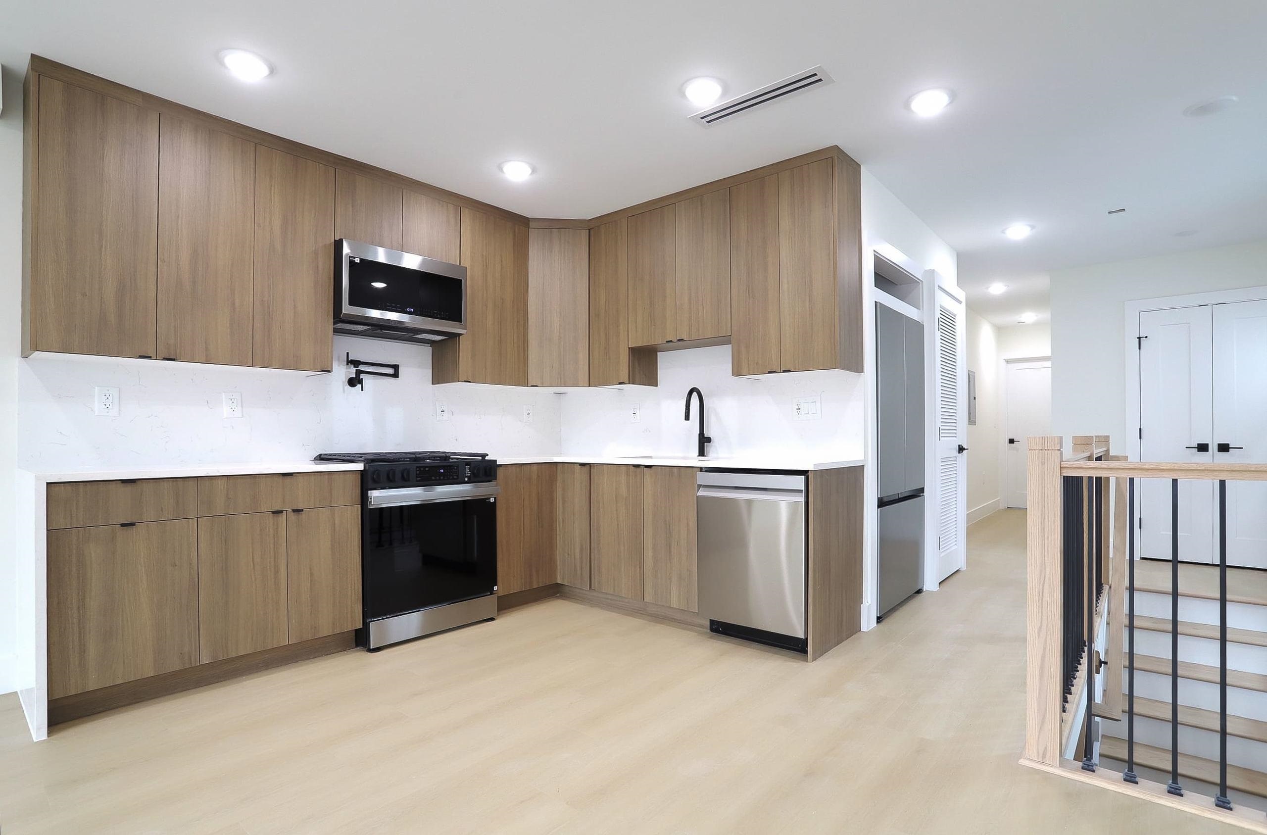 182 COLUMBIA AVE