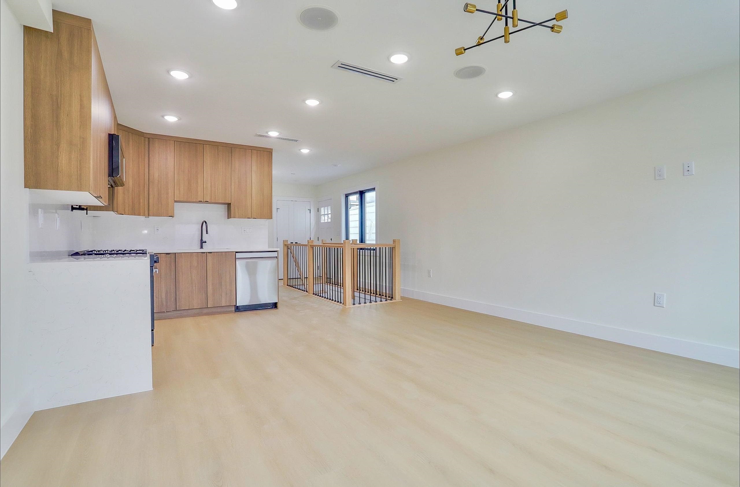 182 COLUMBIA AVE