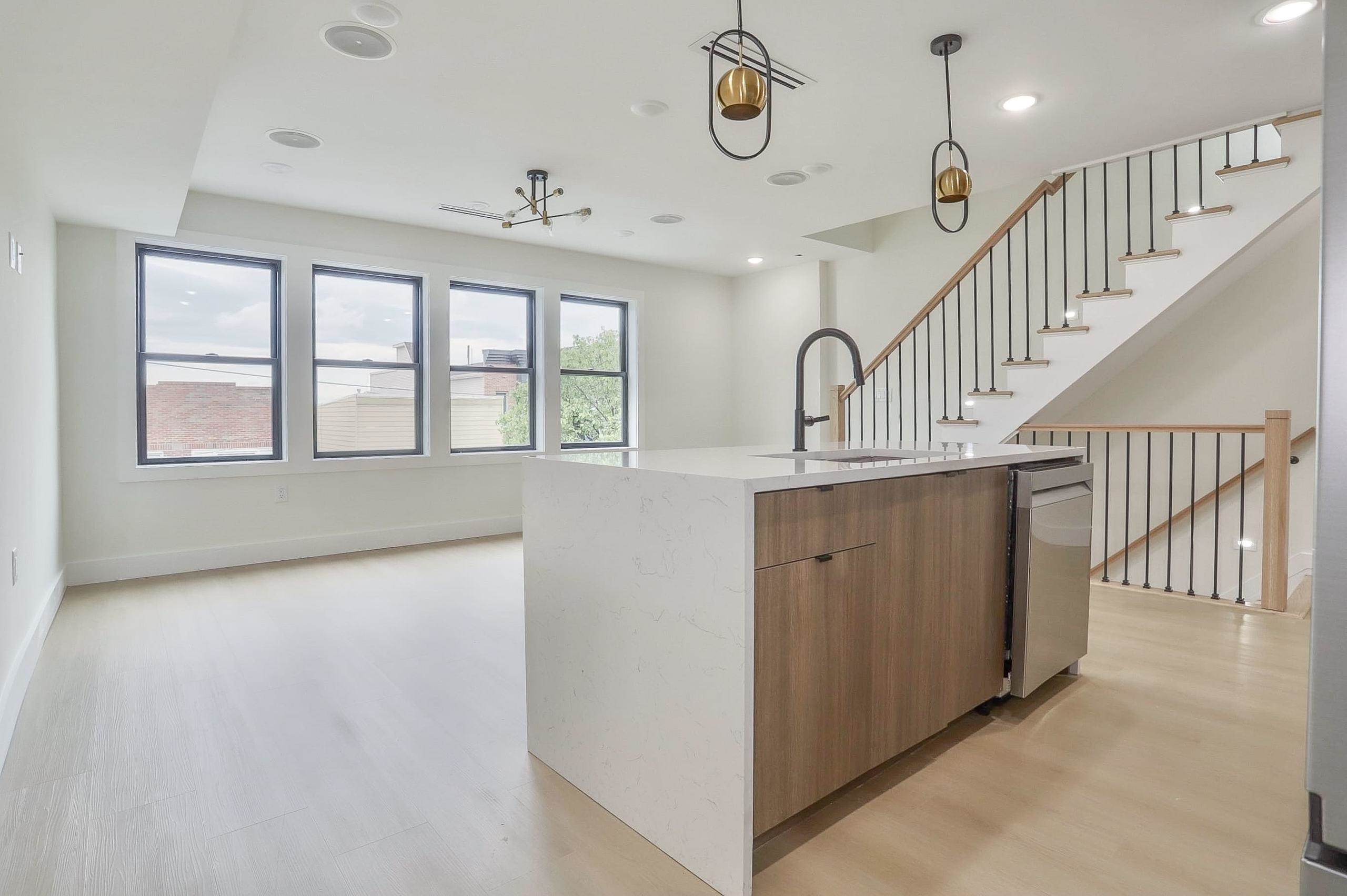 182 COLUMBIA AVE