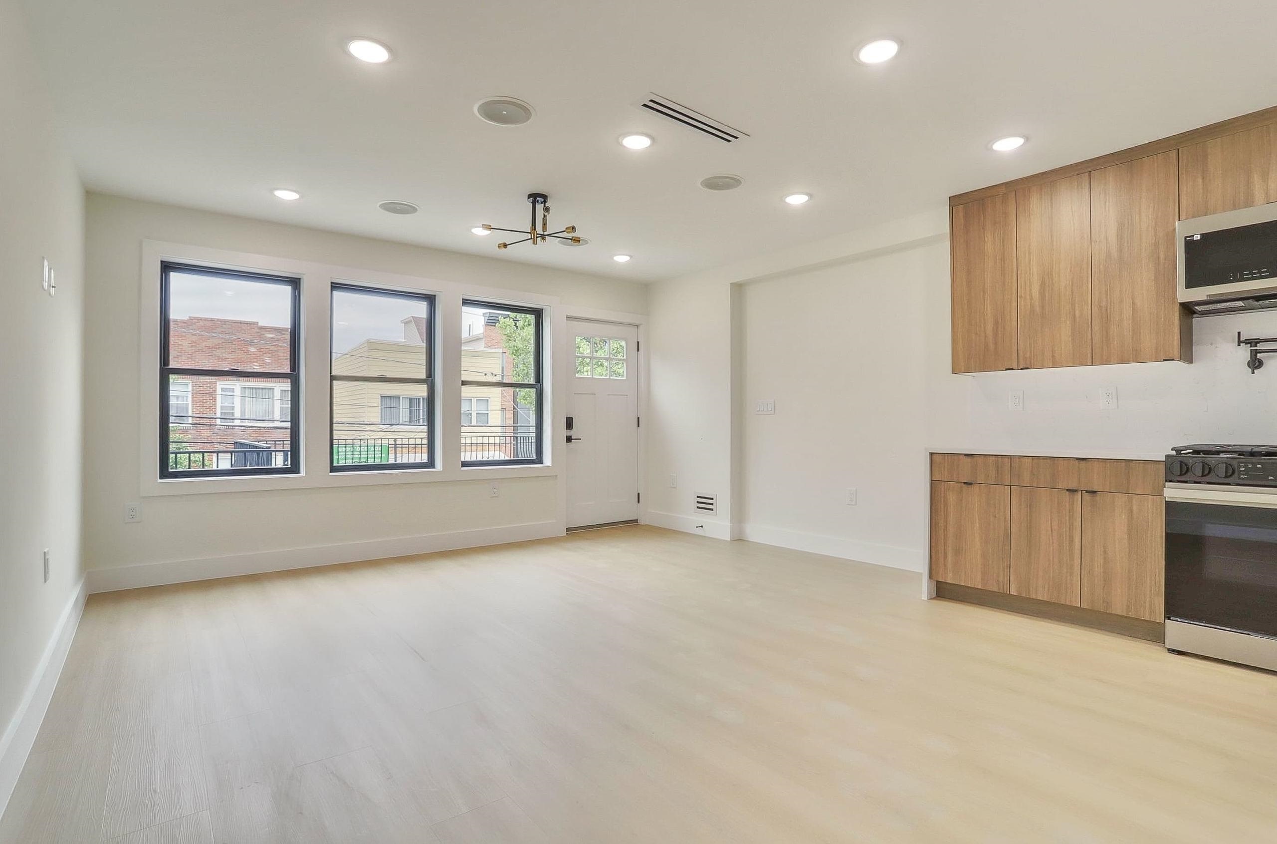 182 COLUMBIA AVE