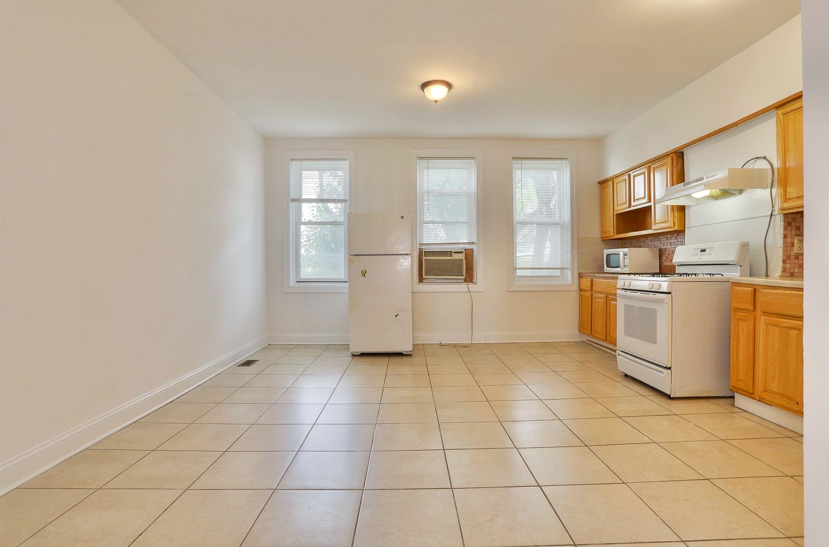 272 GRANT AVE Unit: 1