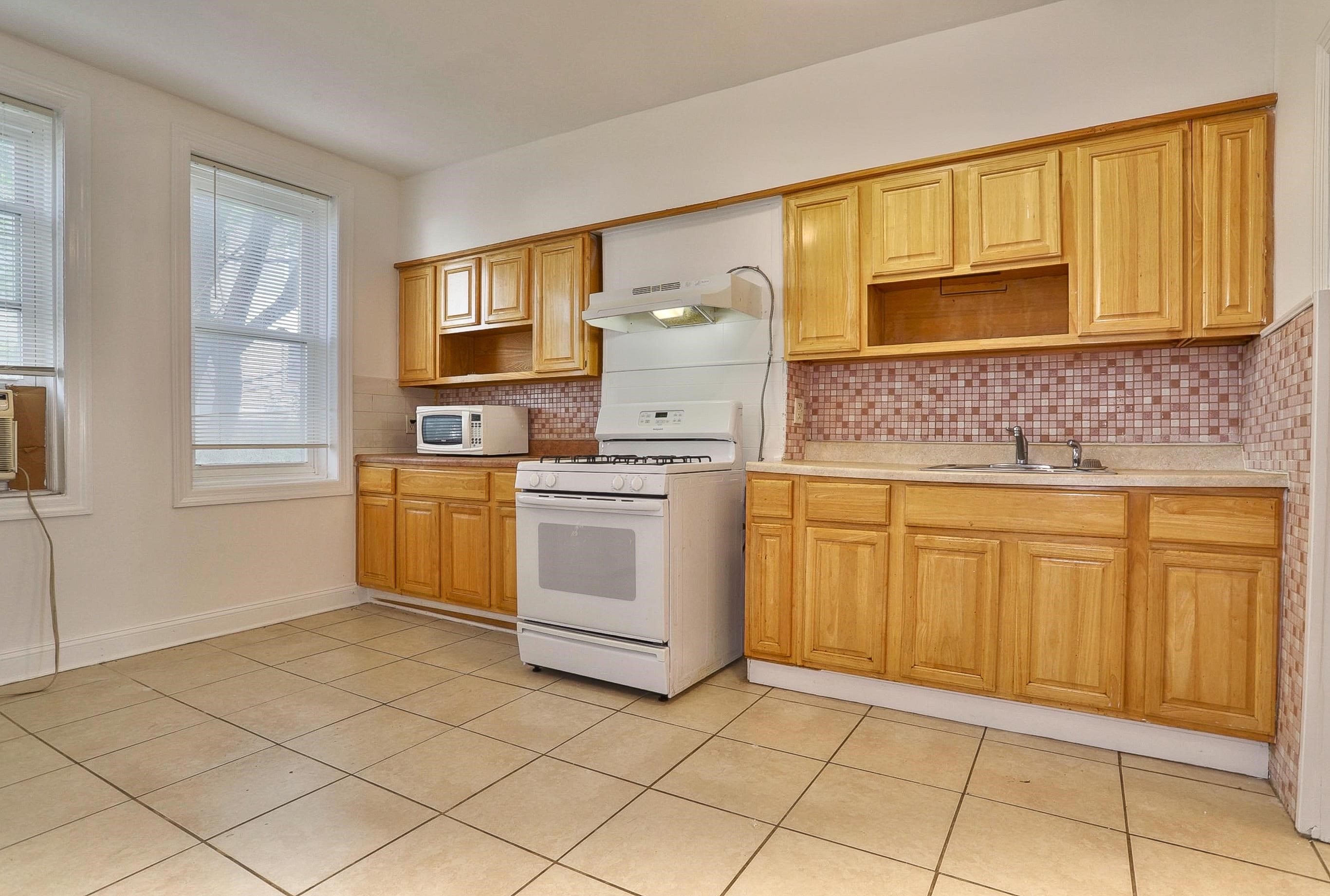 272 GRANT AVE Unit: 1