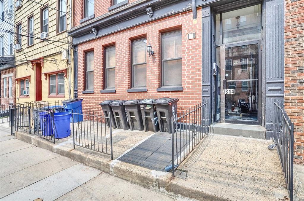 314 MONROE ST Unit: 8