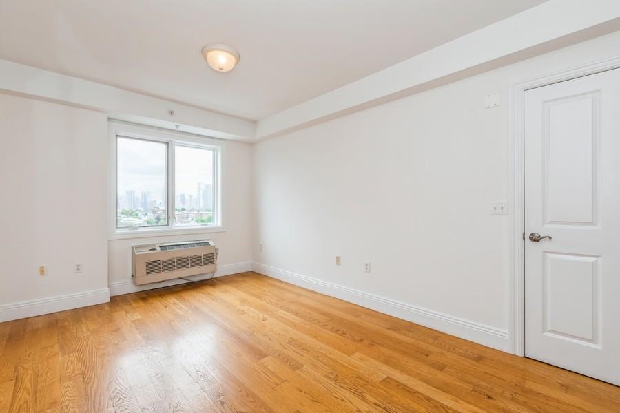 125 43RD ST Unit: 602