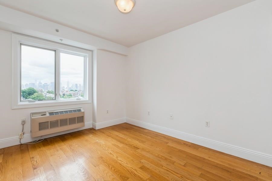 125 43RD ST Unit: 602