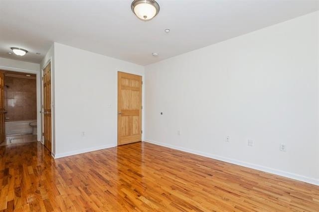 17 MEADOW RD Unit: 302