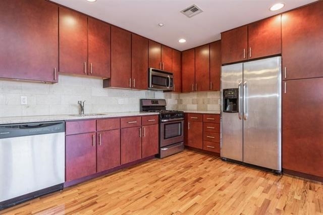 17 MEADOW RD Unit: 302