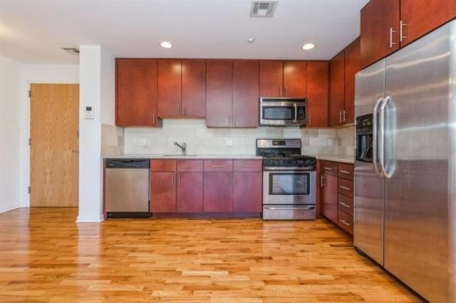 17 MEADOW RD Unit: 302