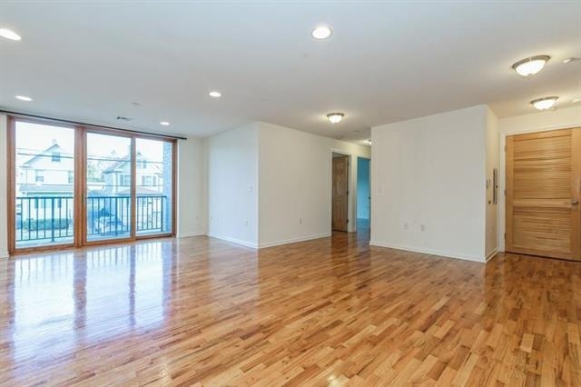 17 MEADOW RD Unit: 302