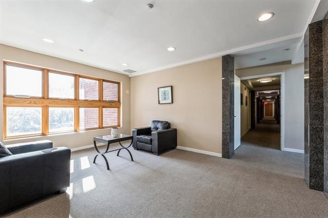17 MEADOW RD Unit: 302