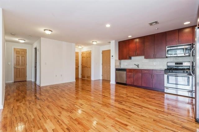 17 MEADOW RD Unit: 302