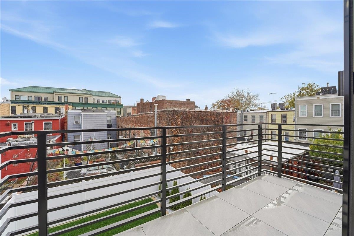 134 HANCOCK AVE Unit: 201