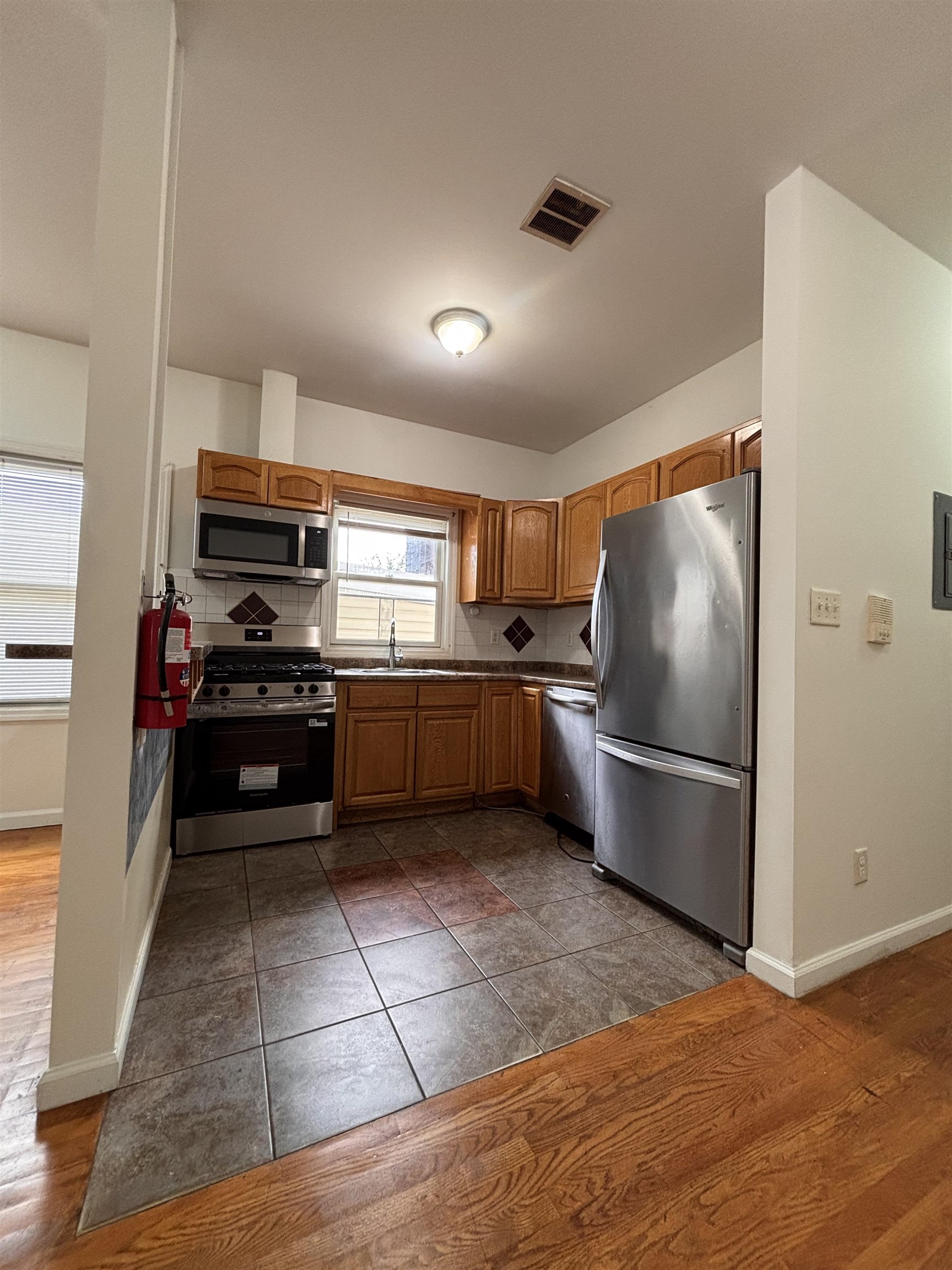 215 DELAWARE AVE