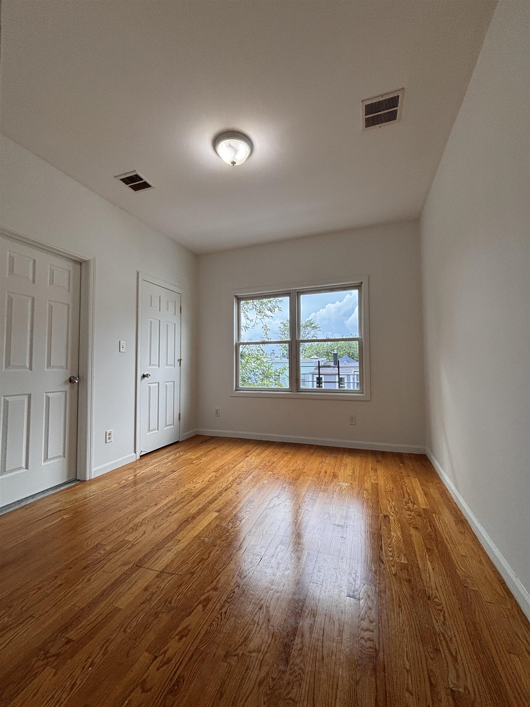215 DELAWARE AVE