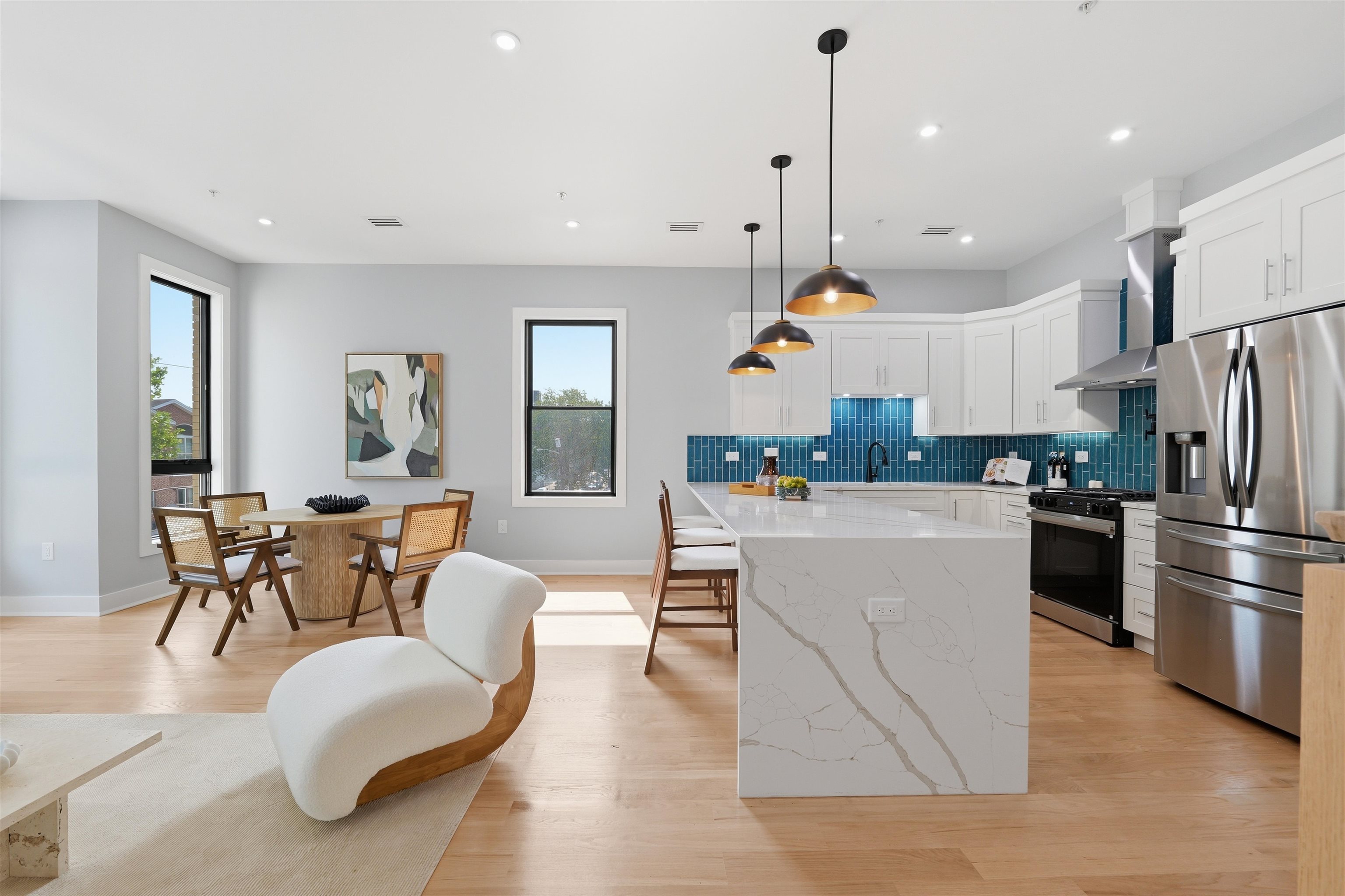 389 VIRGINIA AVE Unit: 3
