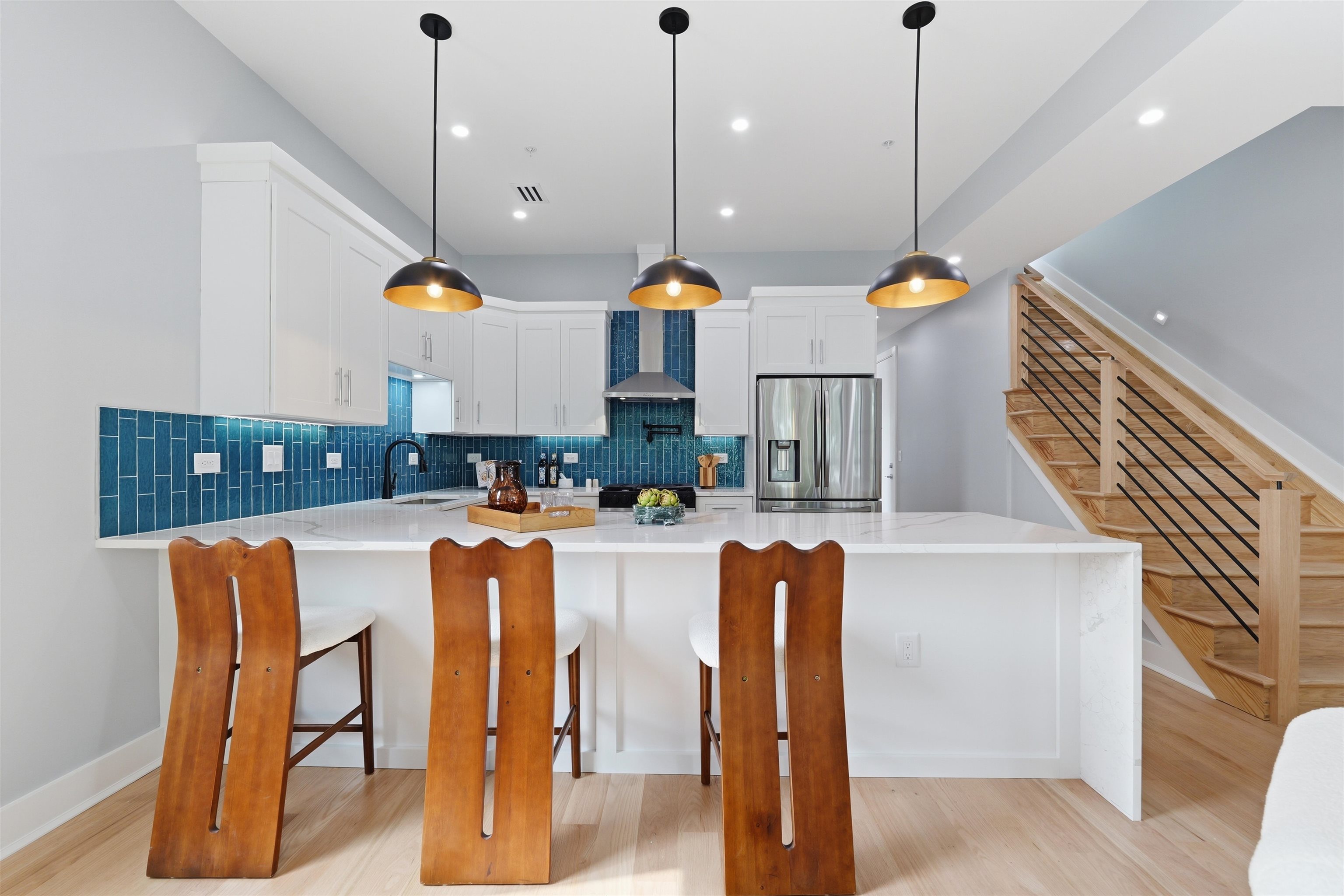389 VIRGINIA AVE Unit: 3