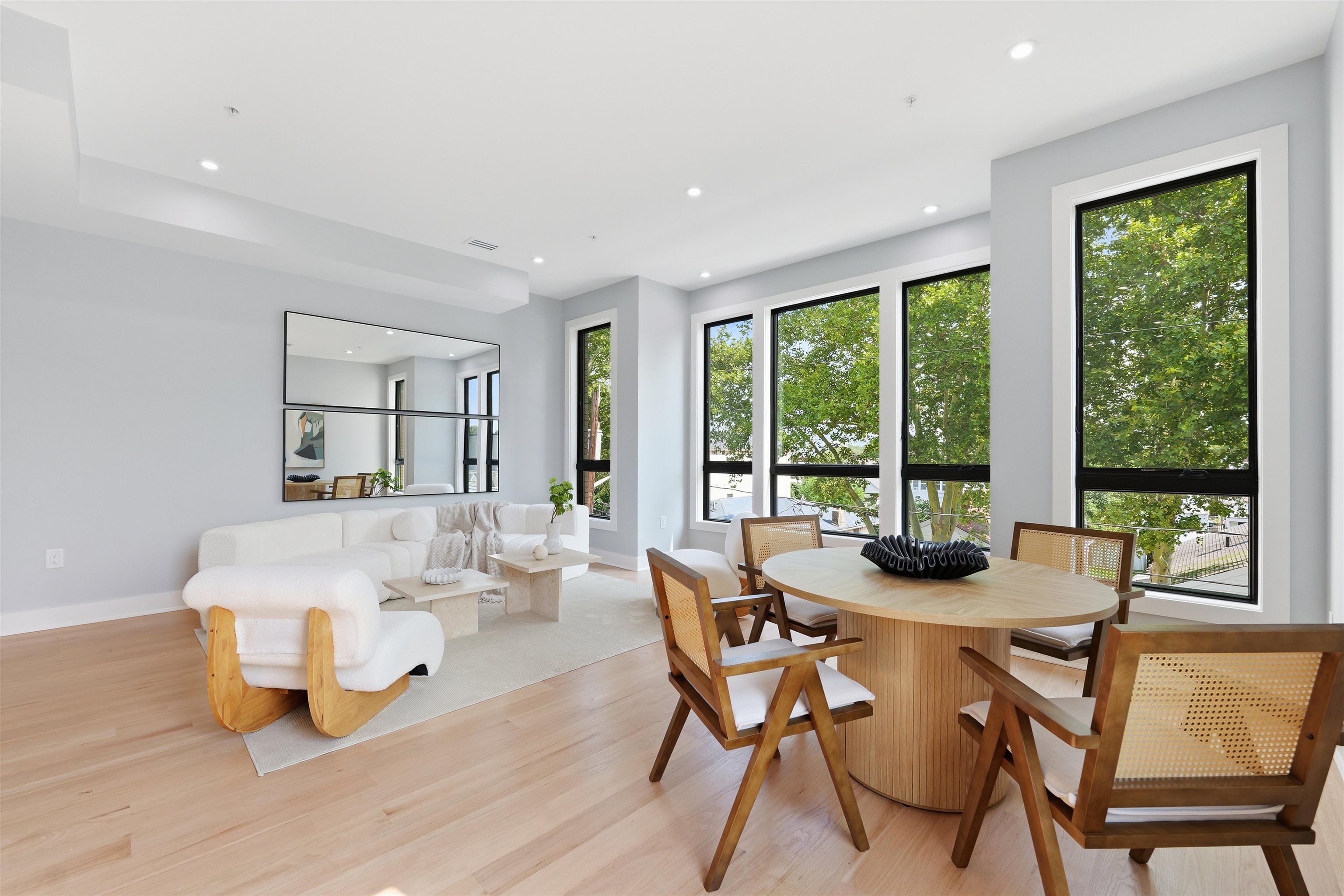 389 VIRGINIA AVE Unit: 3