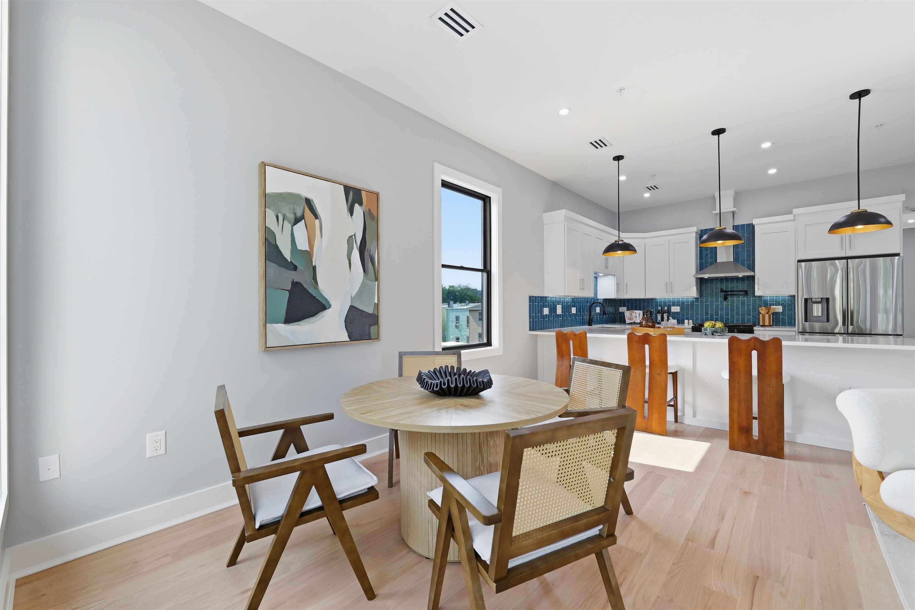 389 VIRGINIA AVE Unit: 3