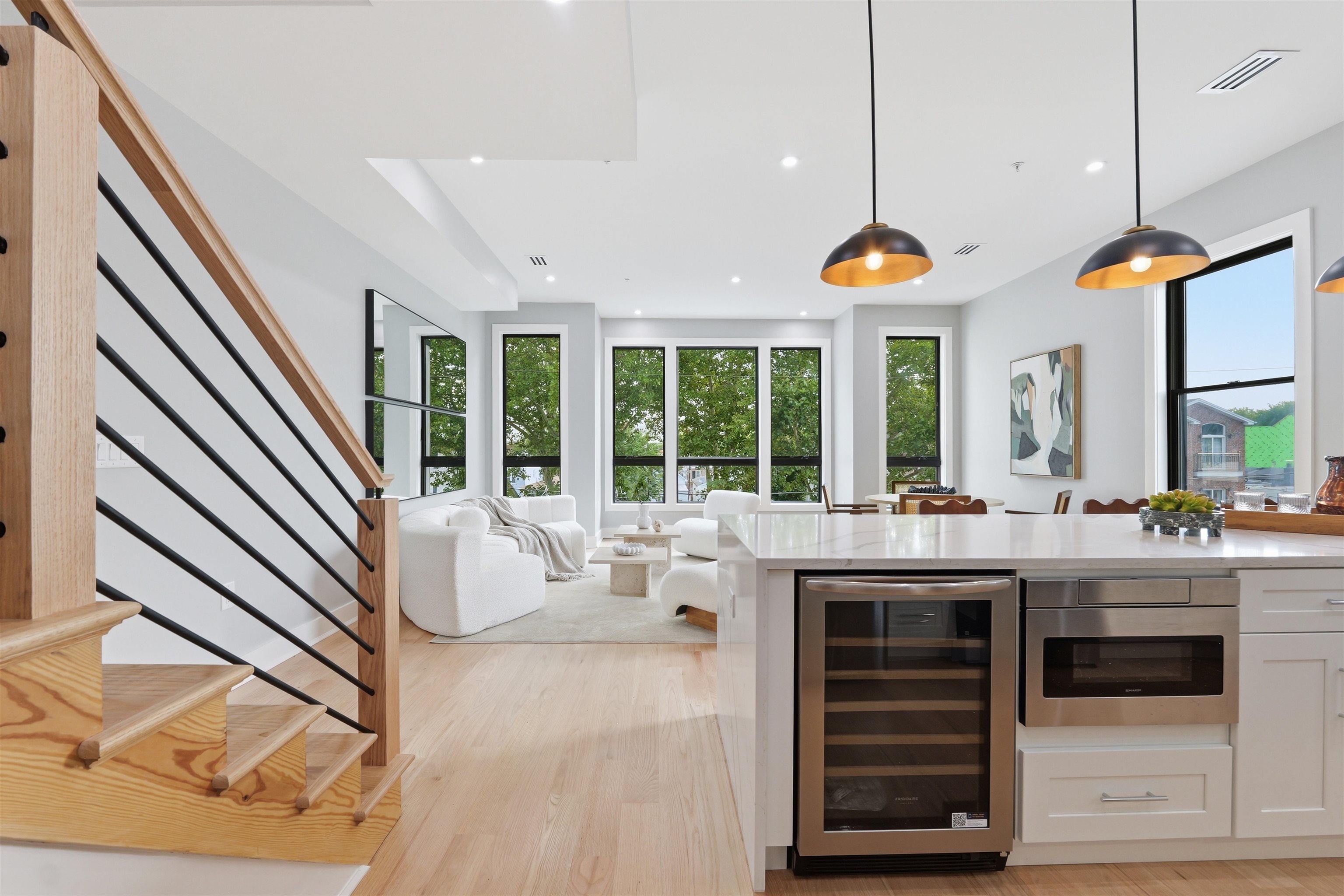 389 VIRGINIA AVE Unit: 3