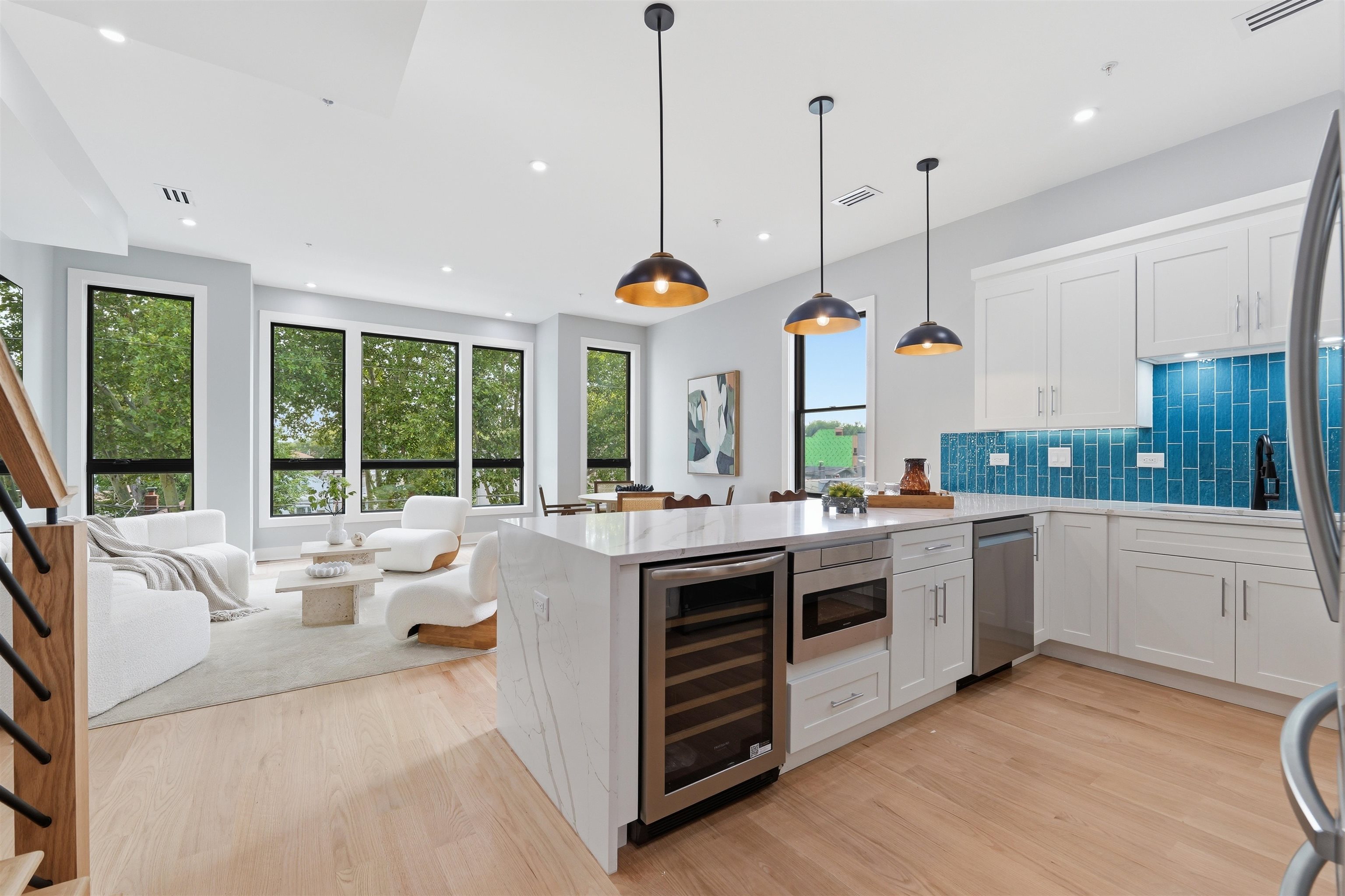 389 VIRGINIA AVE Unit: 3