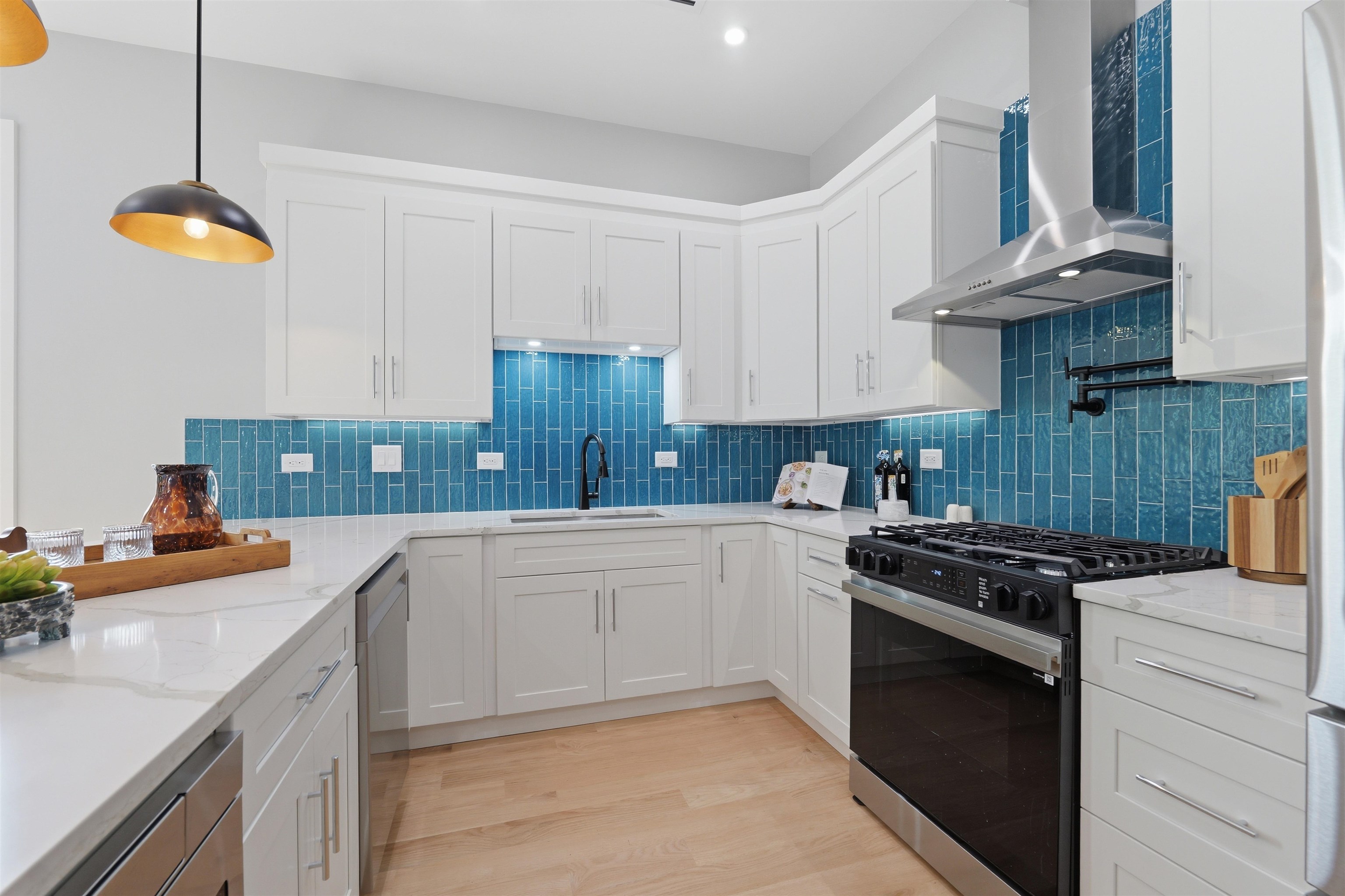 389 VIRGINIA AVE Unit: 3