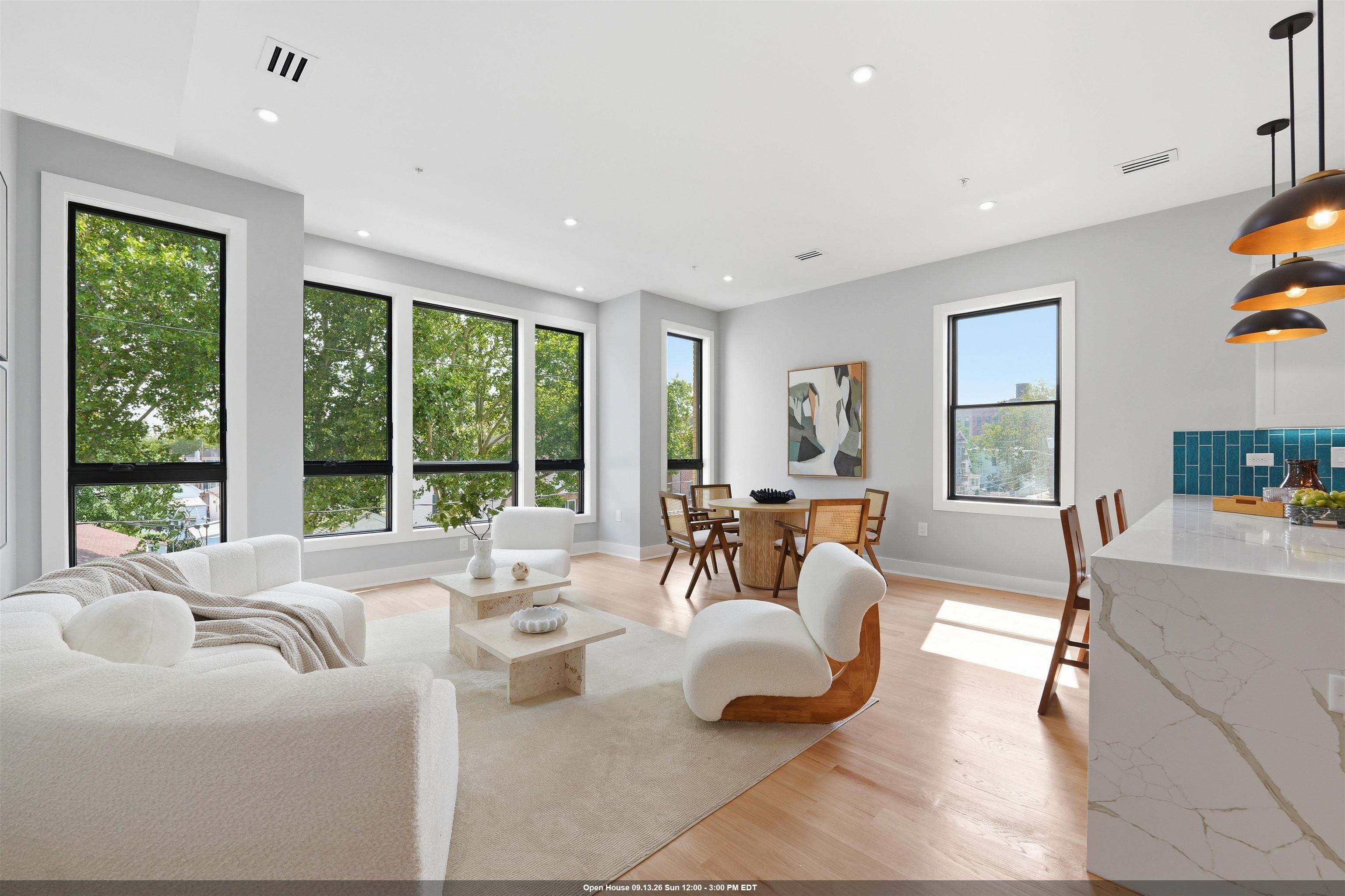 389 VIRGINIA AVE Unit: 3