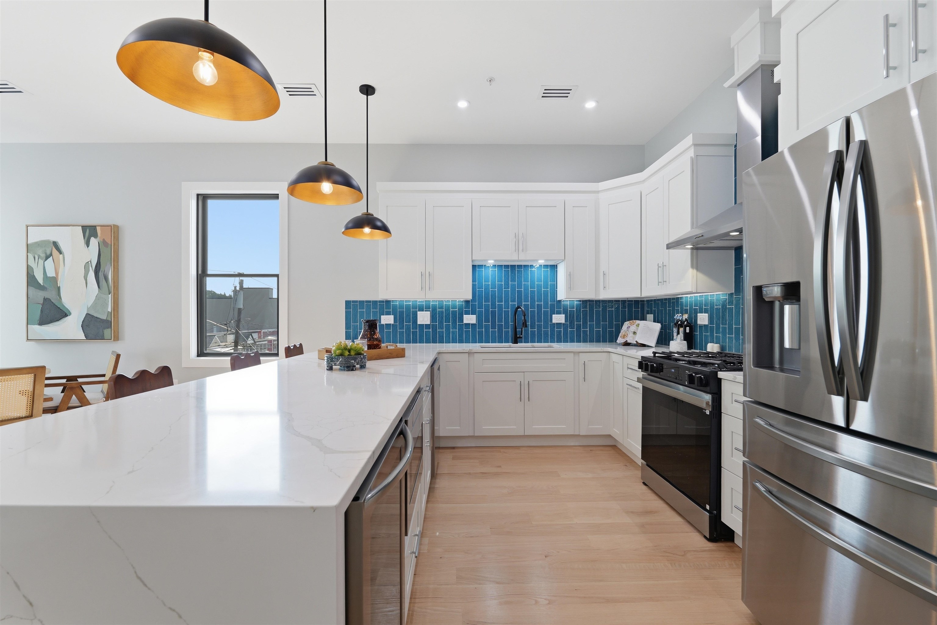 389 VIRGINIA AVE Unit: 3