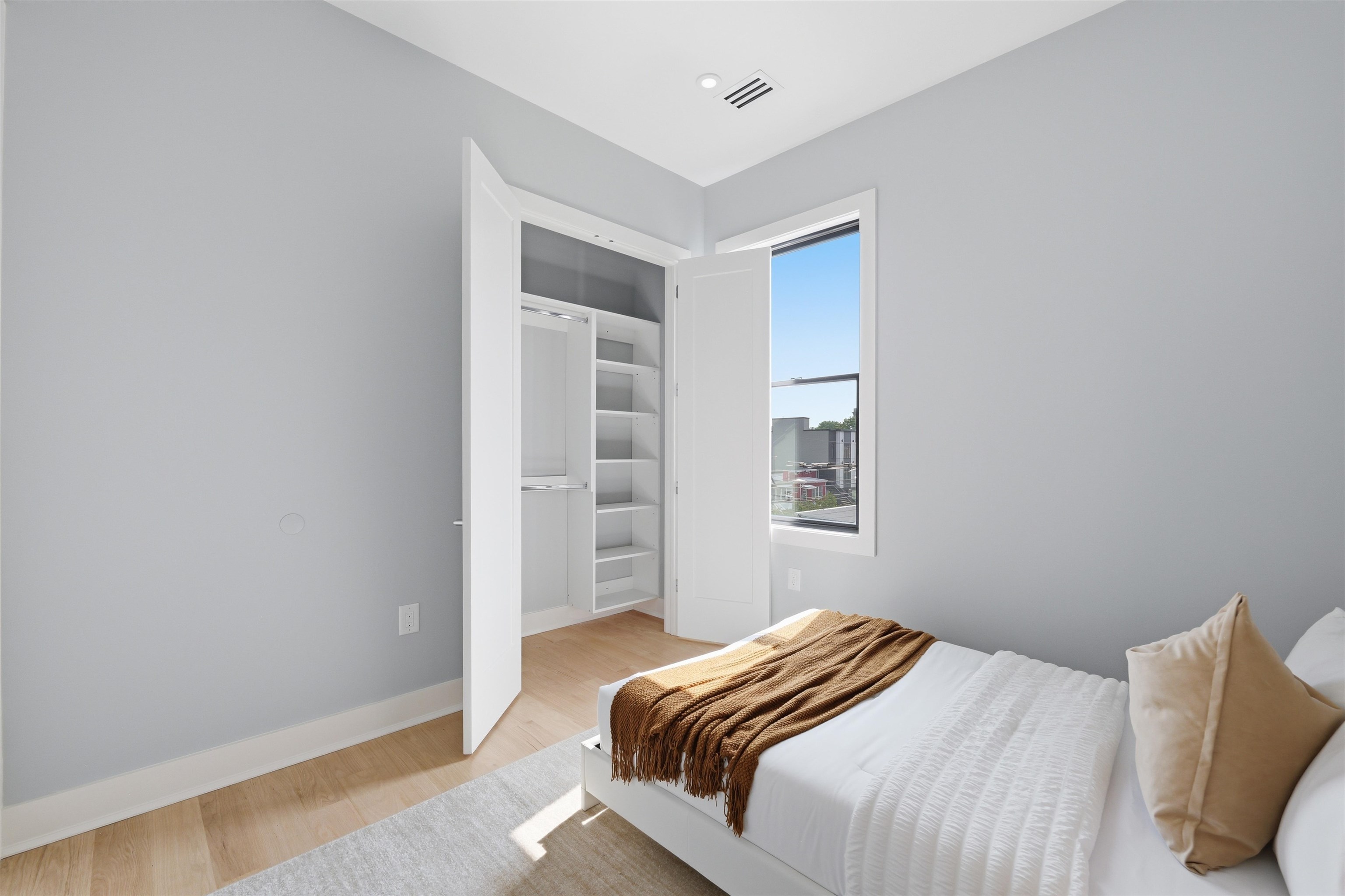 389 VIRGINIA AVE Unit: 3