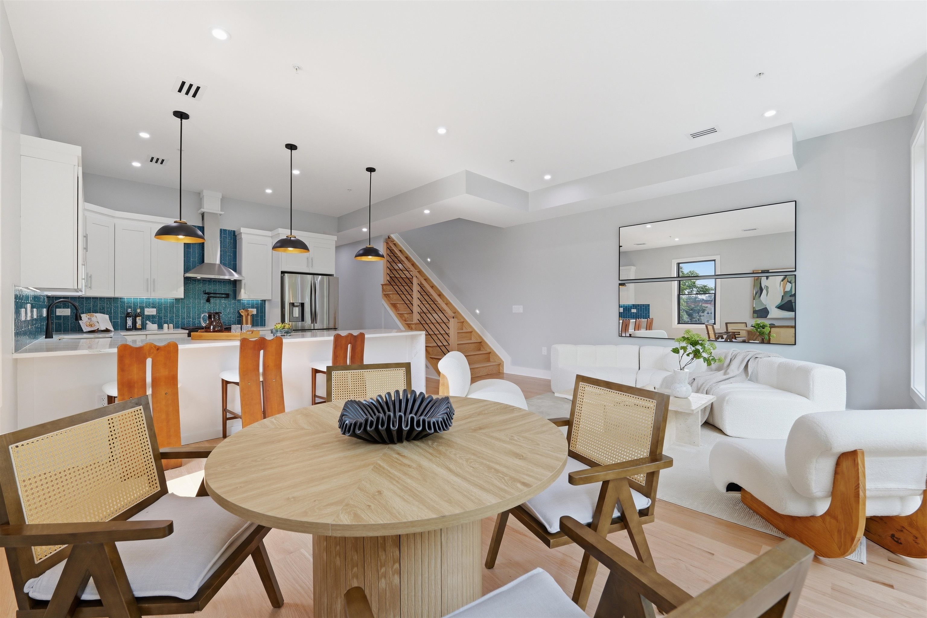 389 VIRGINIA AVE Unit: 3