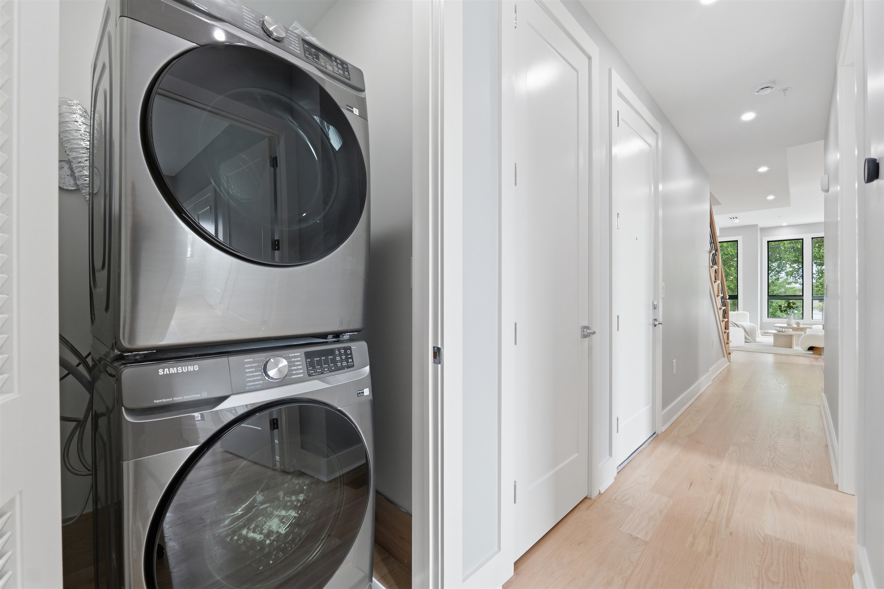 389 VIRGINIA AVE Unit: 3