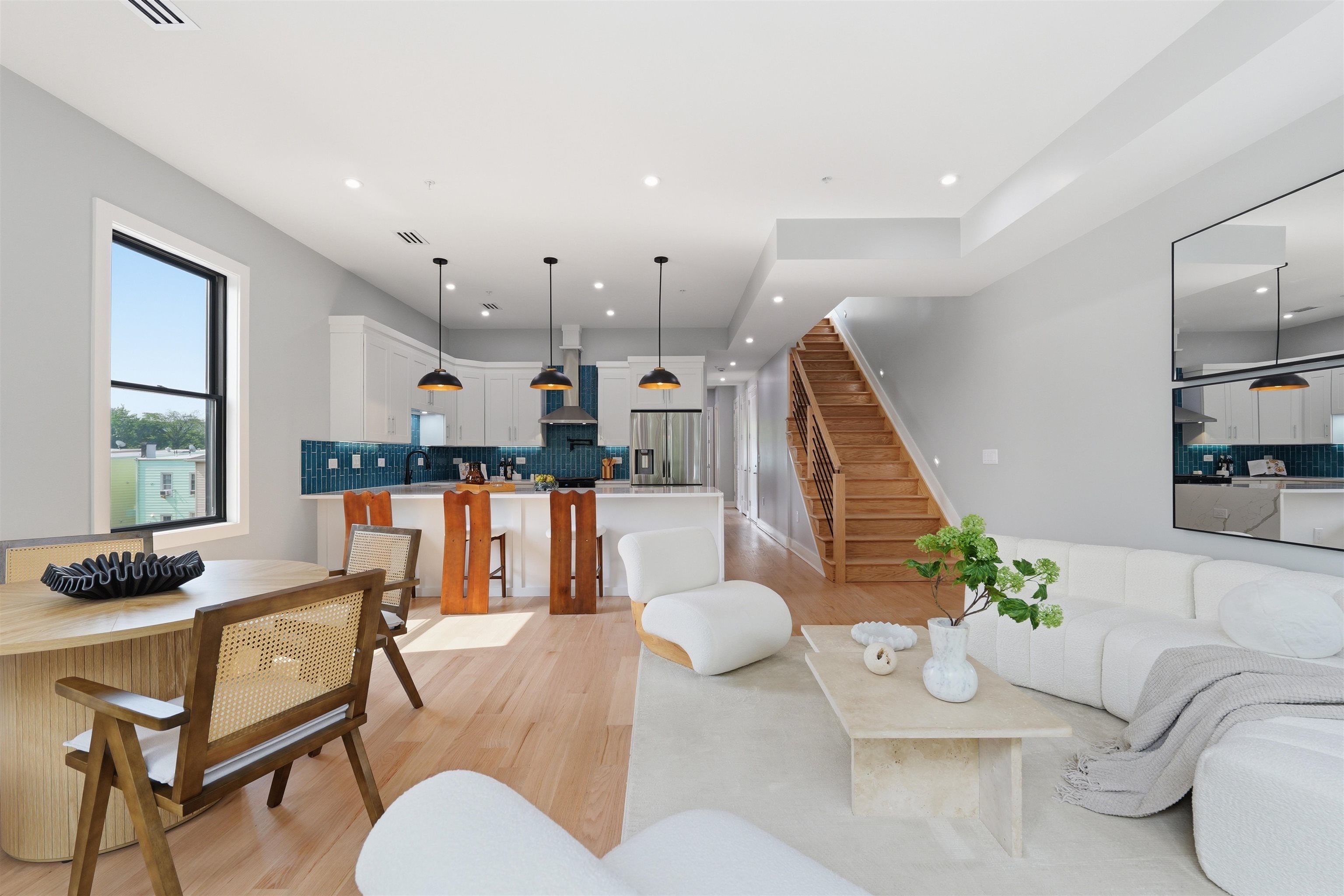 389 VIRGINIA AVE Unit: 3