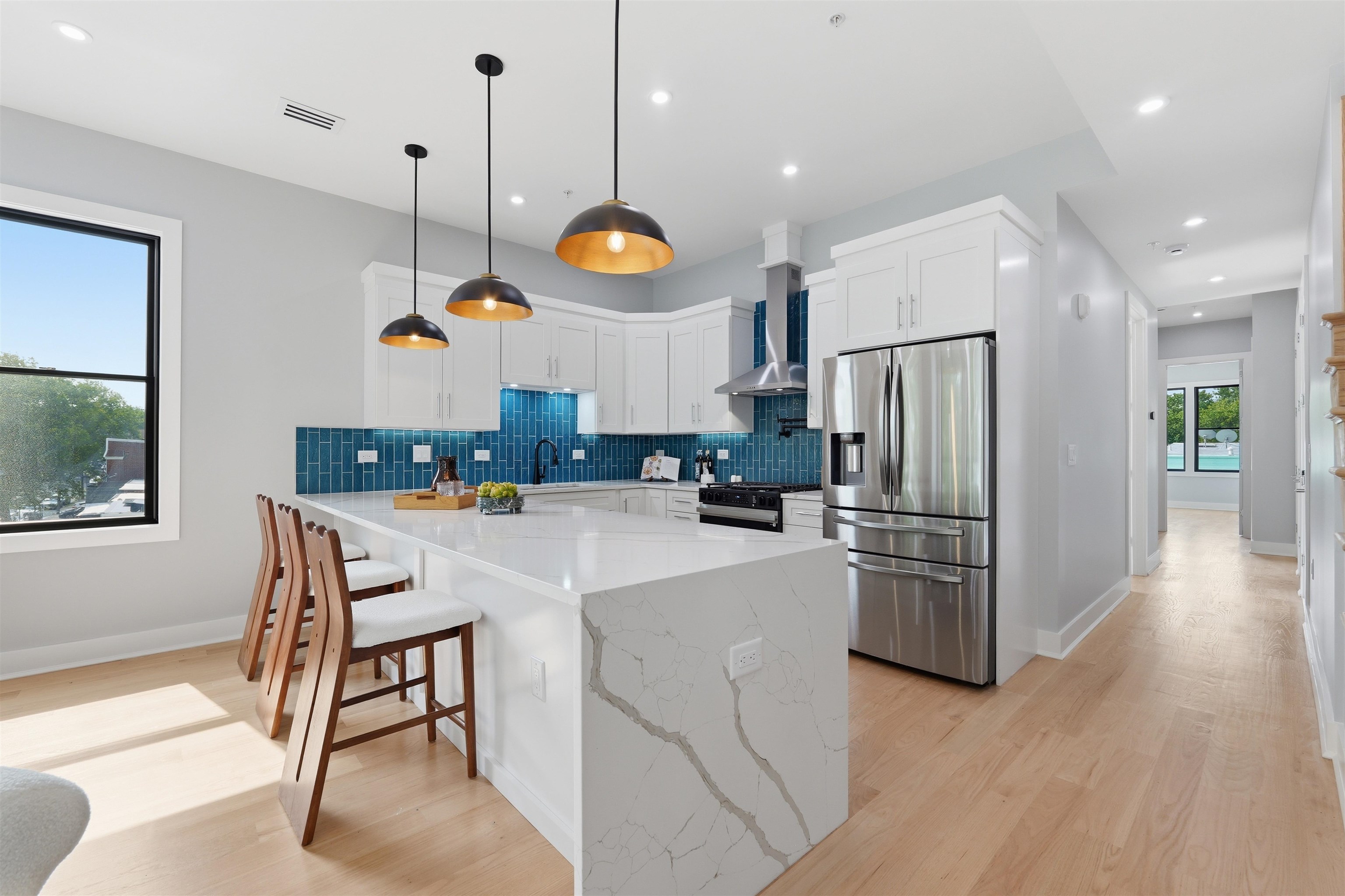 389 VIRGINIA AVE Unit: 3