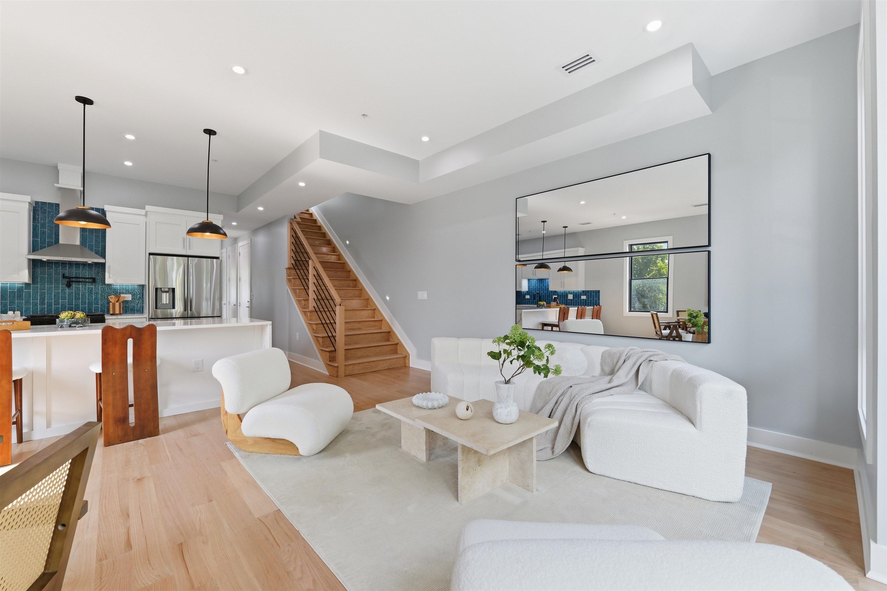 389 VIRGINIA AVE Unit: 3