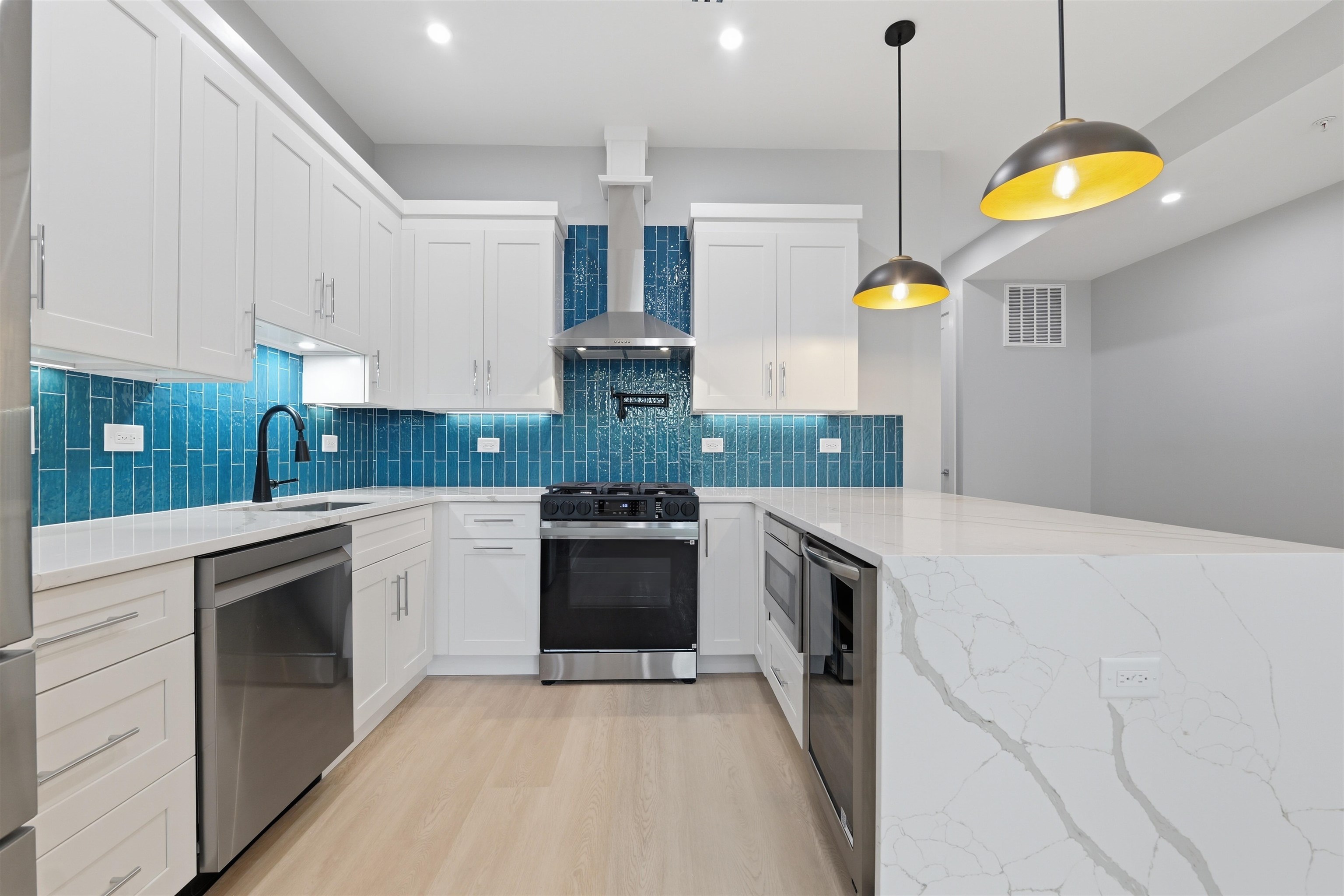 389 VIRGINIA AVE Unit: 1