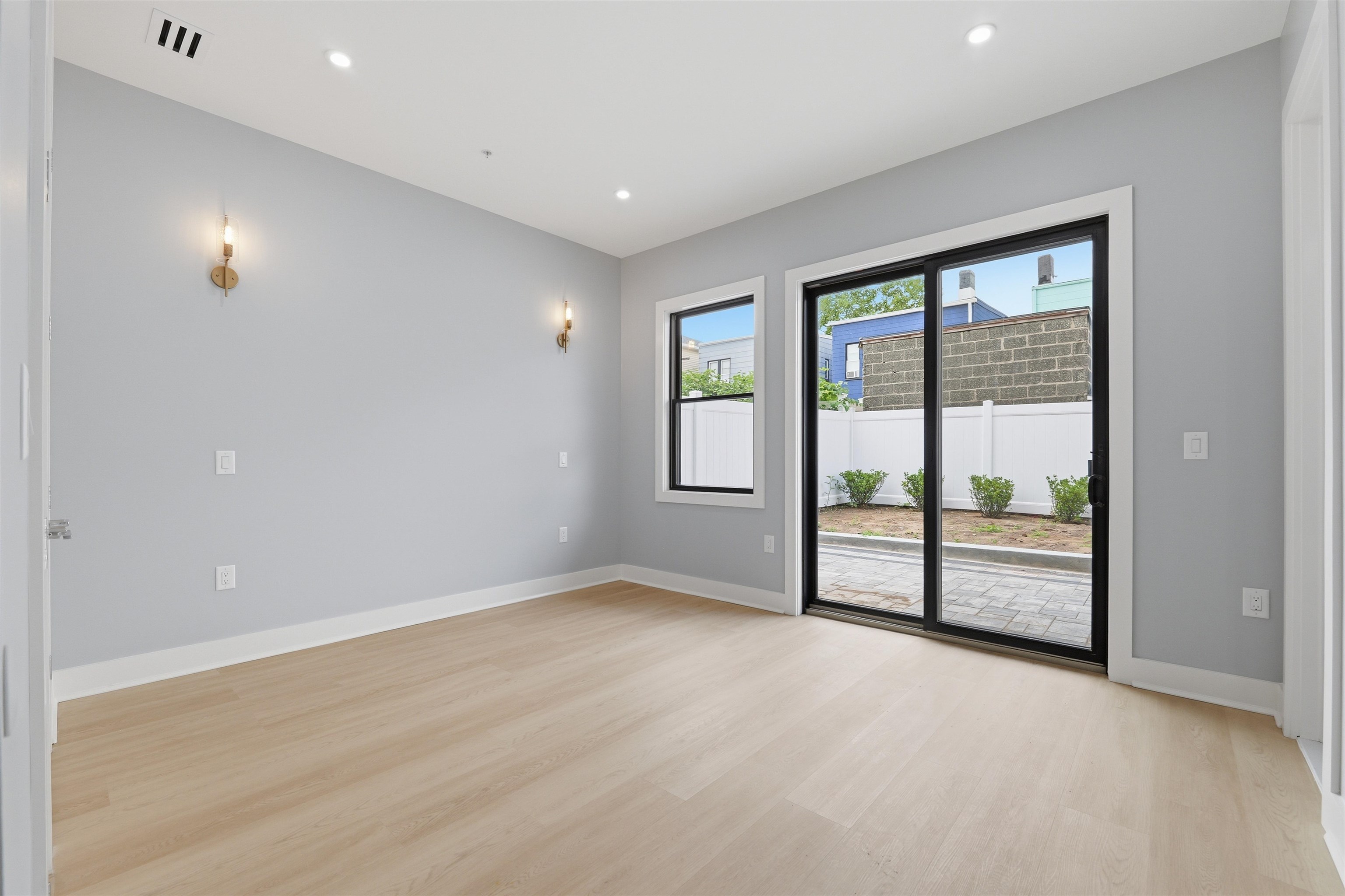 389 VIRGINIA AVE Unit: 1
