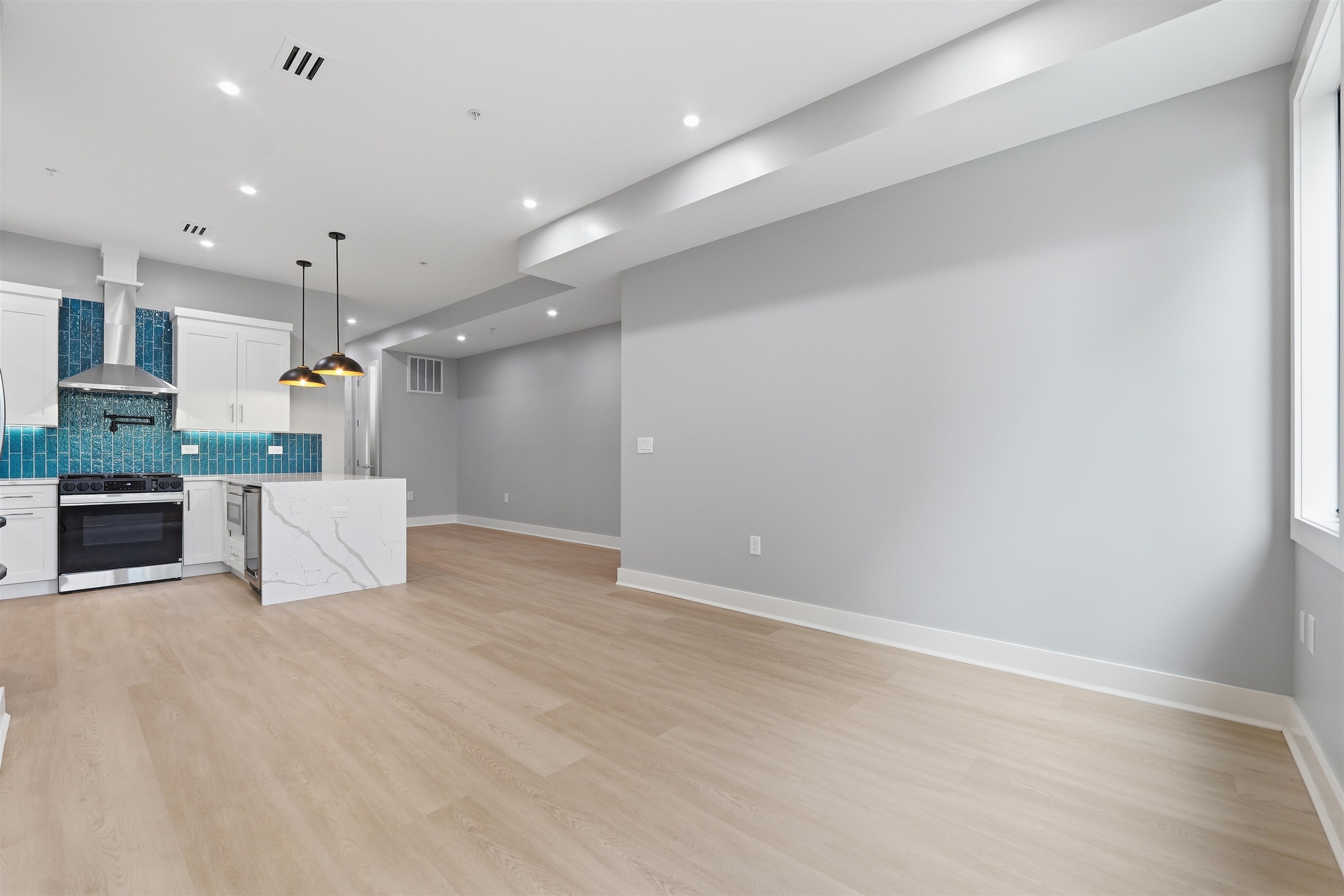389 VIRGINIA AVE Unit: 1