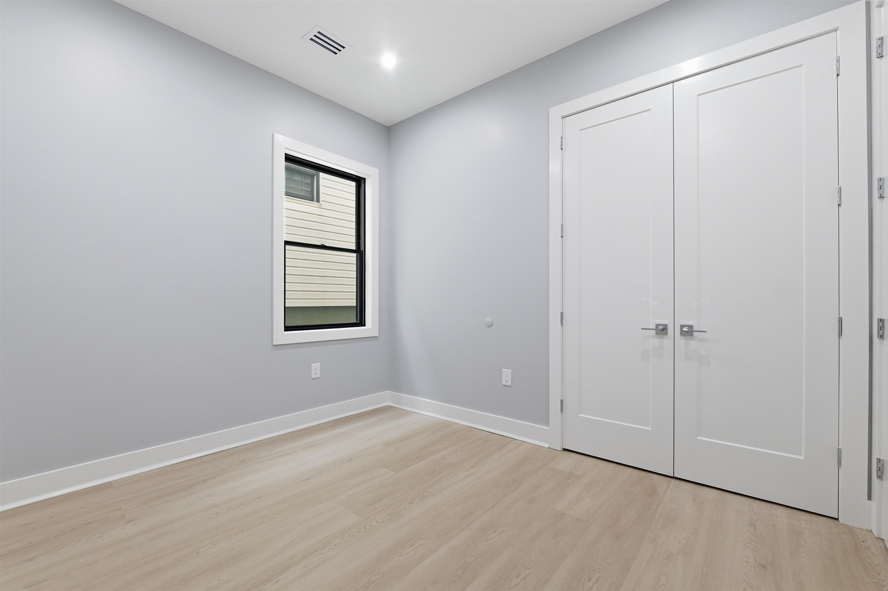 389 VIRGINIA AVE Unit: 1