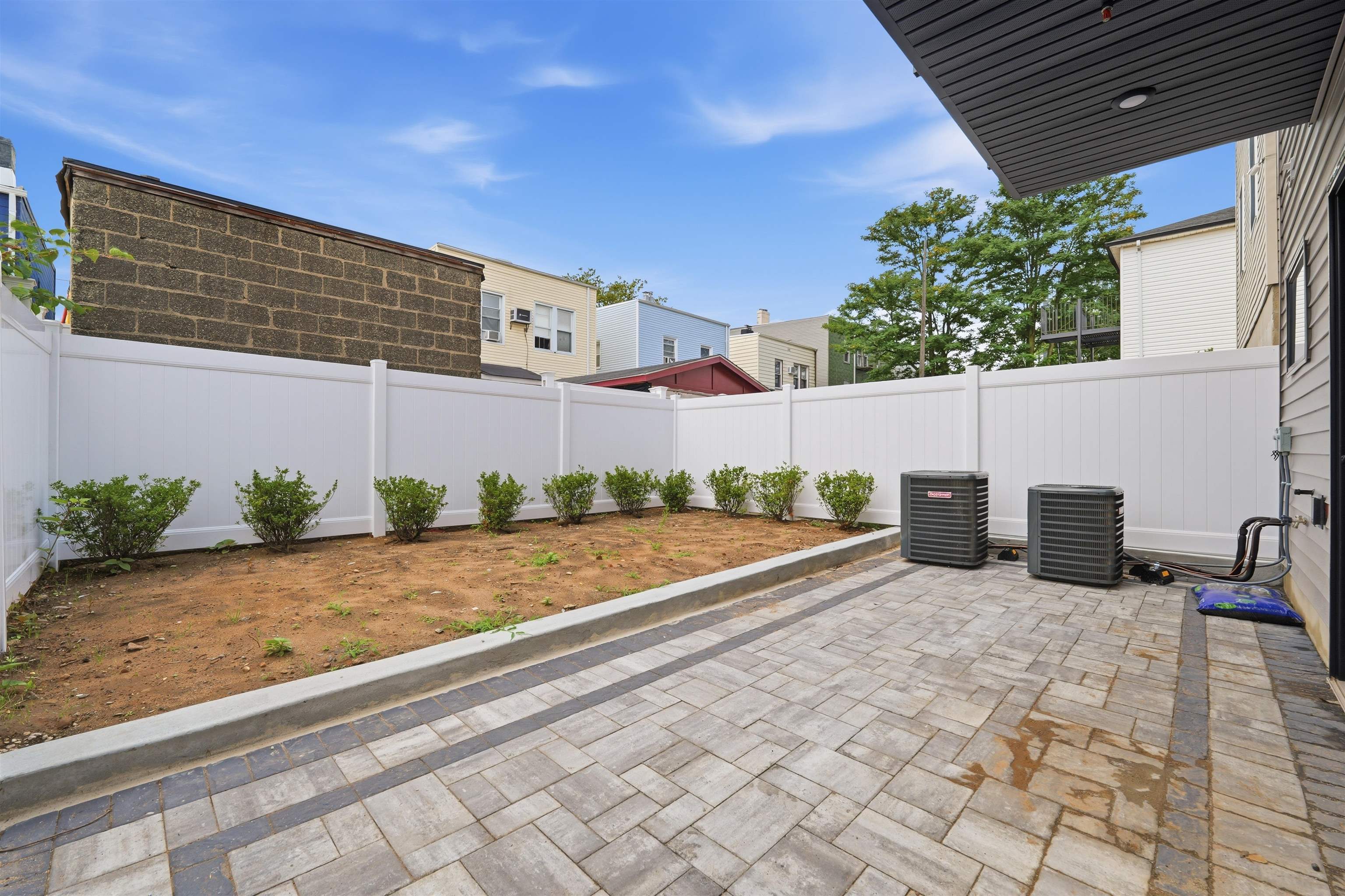 389 VIRGINIA AVE Unit: 1